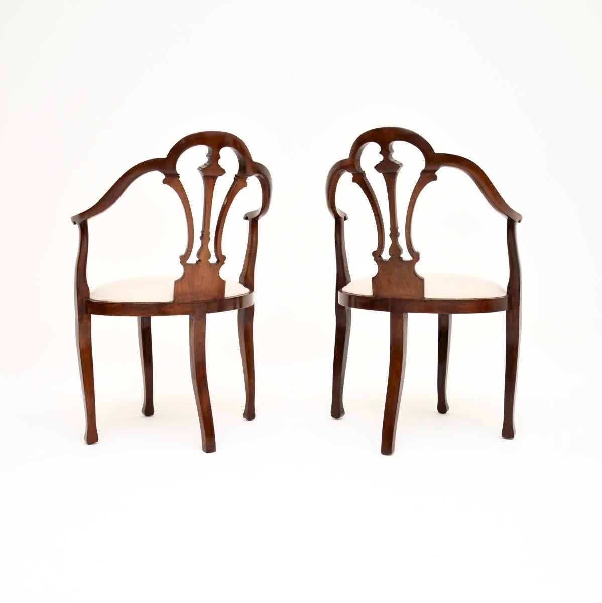 Paar antike offene edwardianische Sessel (Britisch) im Angebot