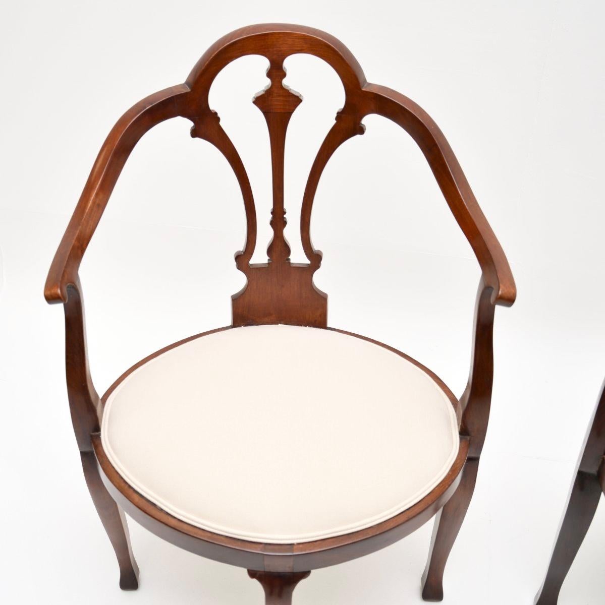 Début du 20ème siècle Paire de fauteuils ouverts édouardiens anciens en vente