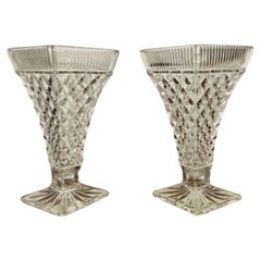 Paire de vases anciens en verre taillé de qualité édouardienne