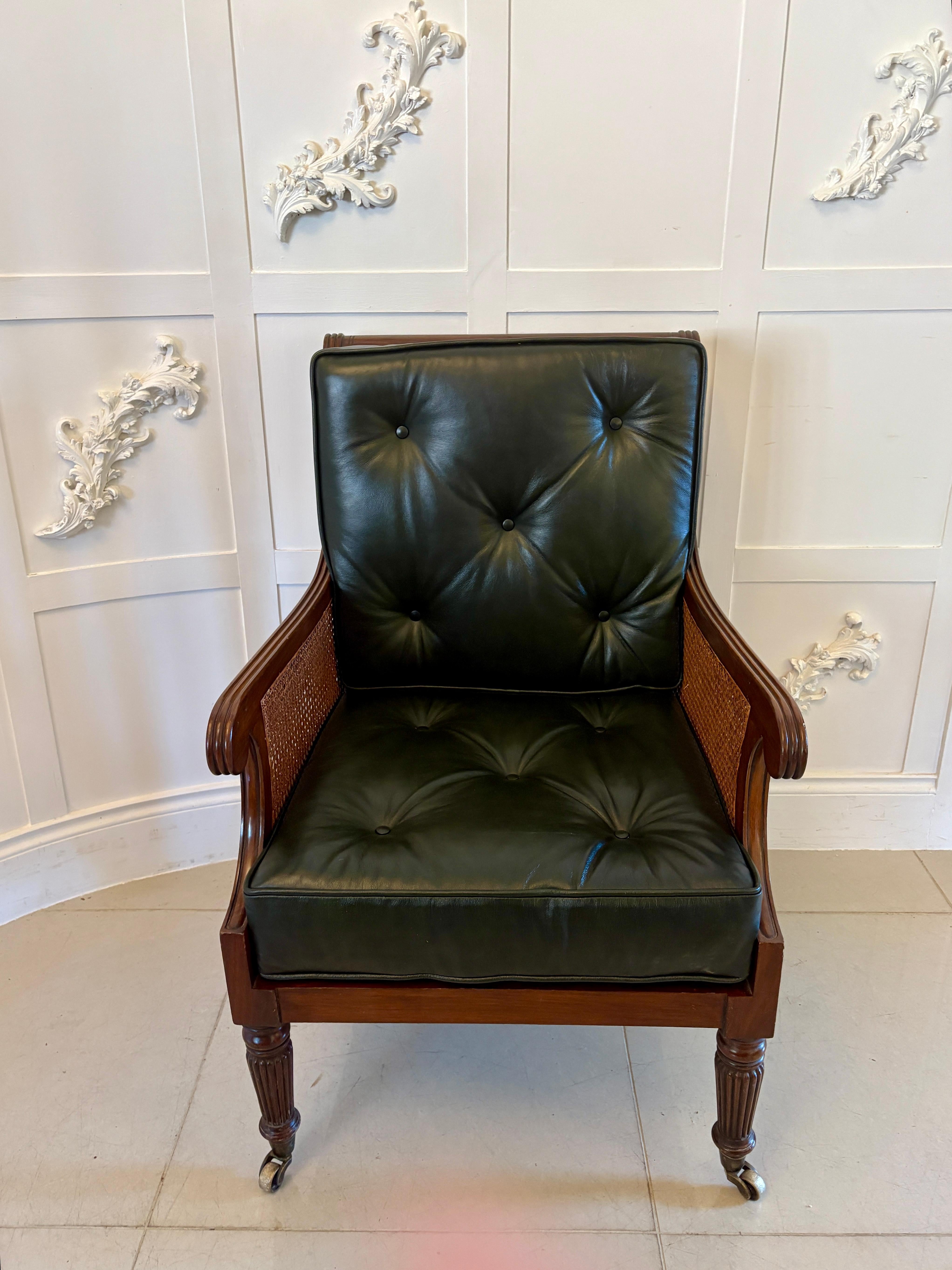 Paire d'anciens fauteuils de bibliothèque en acajou de qualité édouardienne, de type Bergere en vente 6
