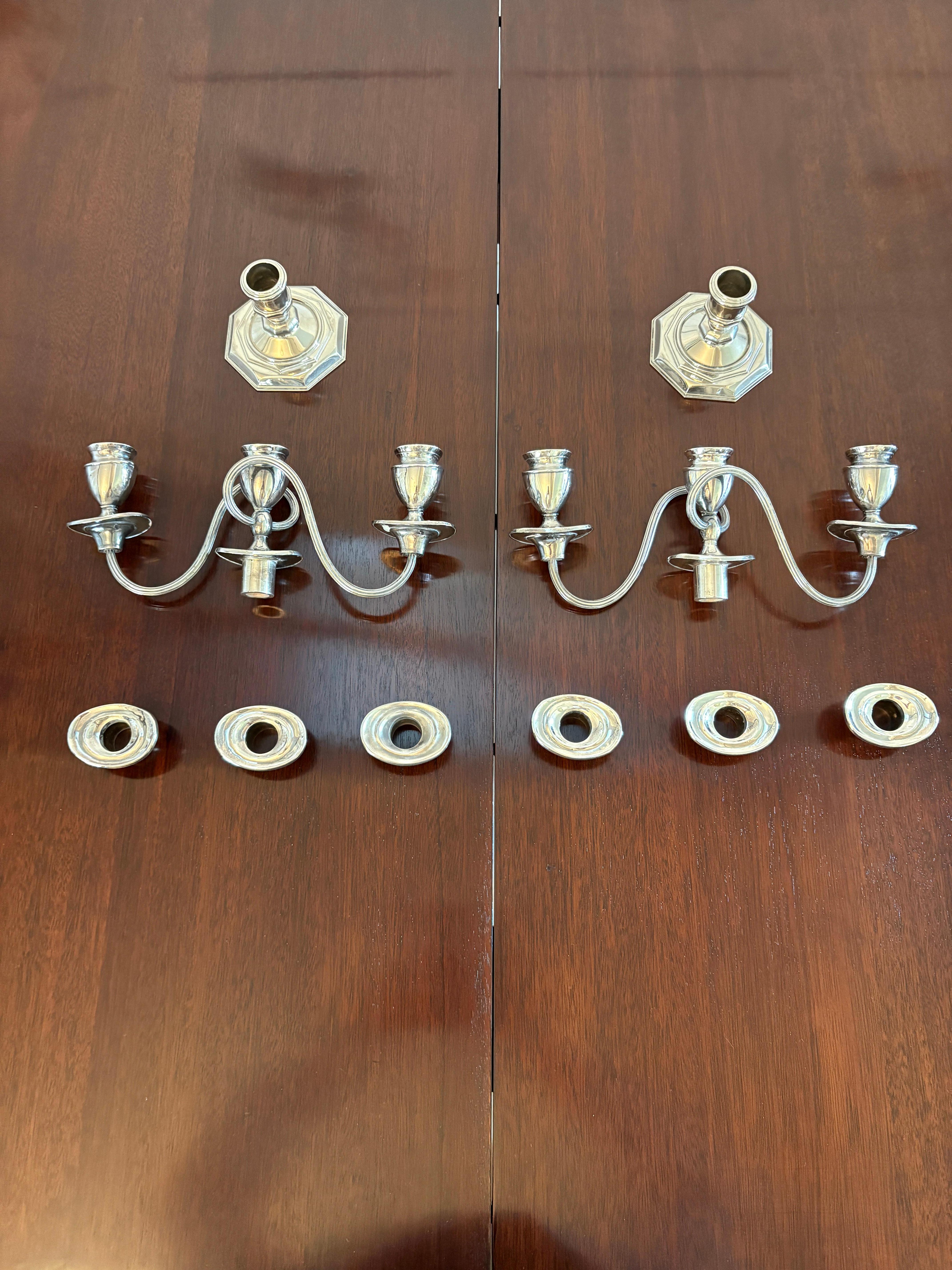 XX secolo Coppia di candelabri antichi di qualità edoardiana placcati in argento in vendita