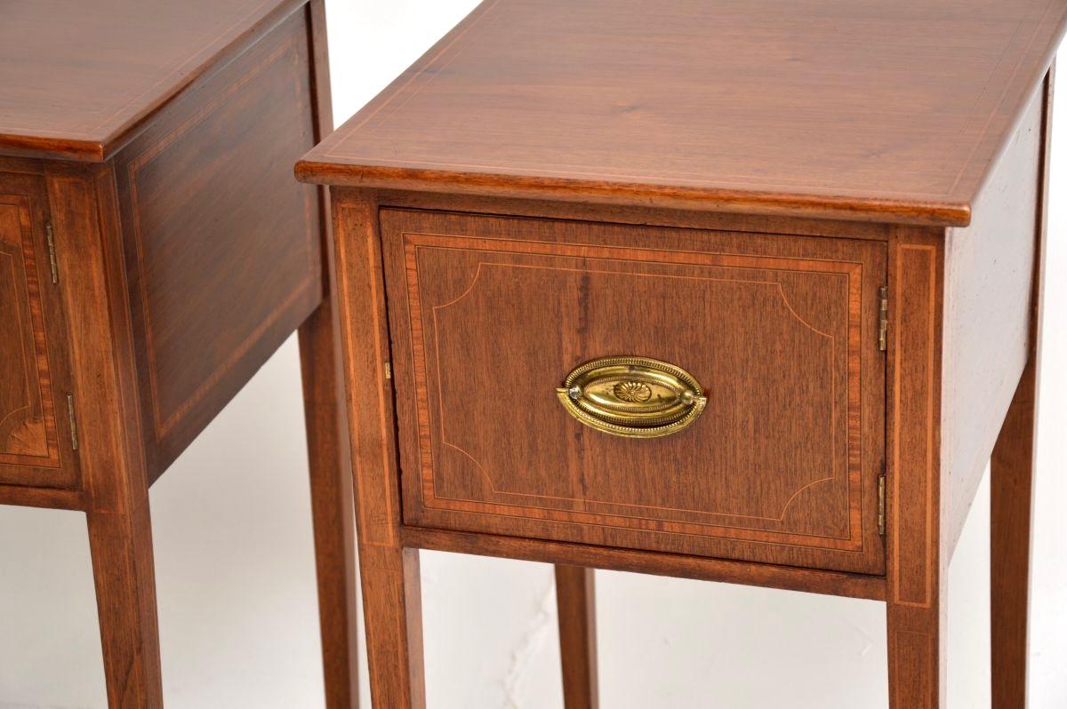 Paire de tables d'appoint / armoires anciennes de style édouardien en vente 3