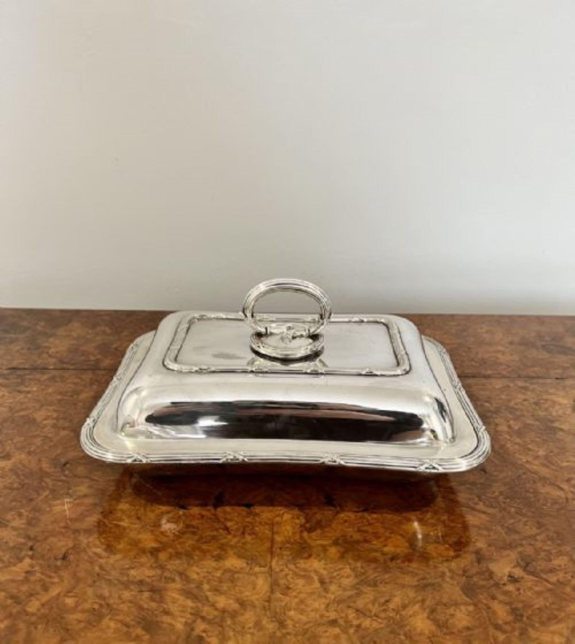 Pair of antique Edwardian silver plated rectangular entree dishes  In Good Condition In Ipswich, GB