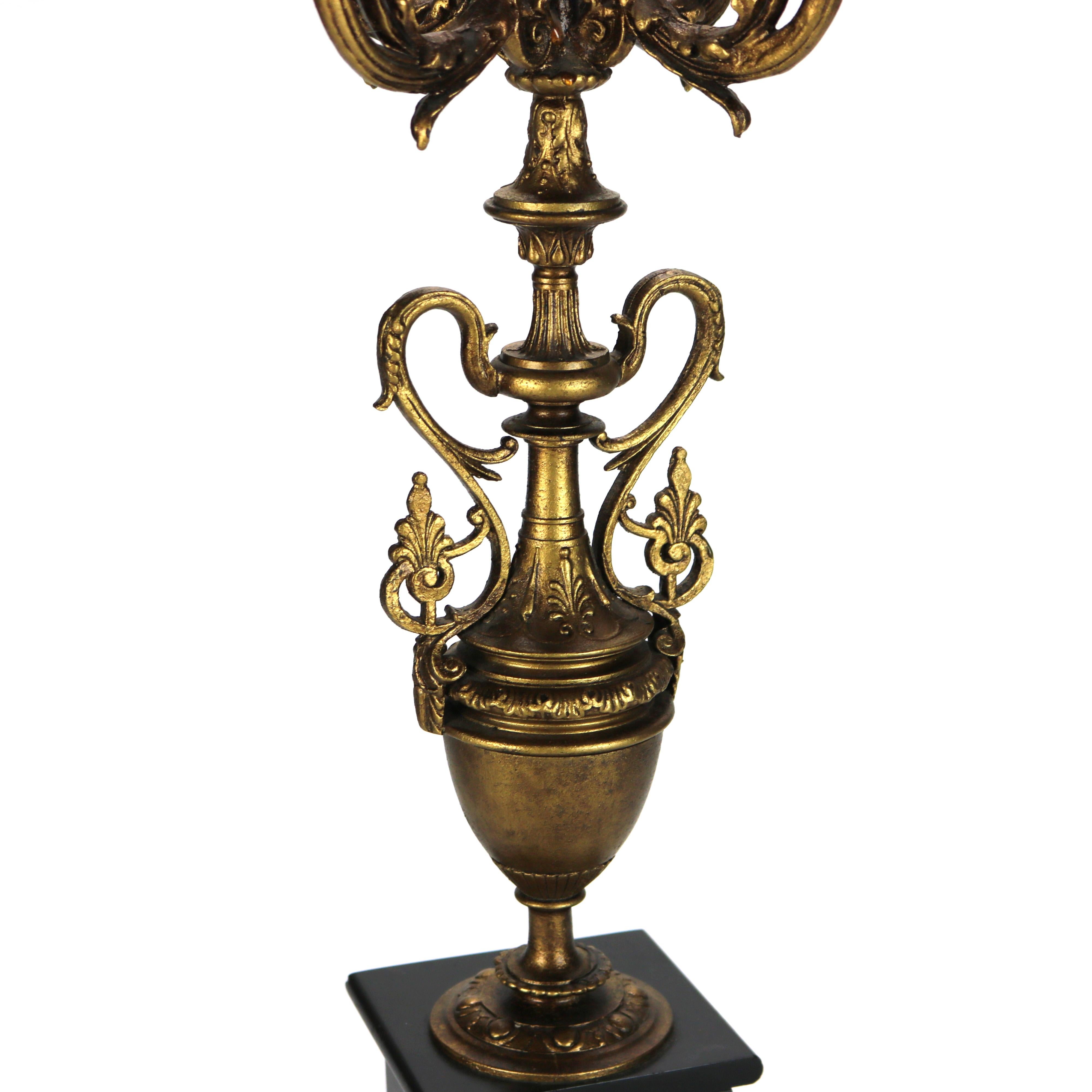 Coppia di antichi candelabri a cinque luci in stile revival egiziano C1890 in vendita 3