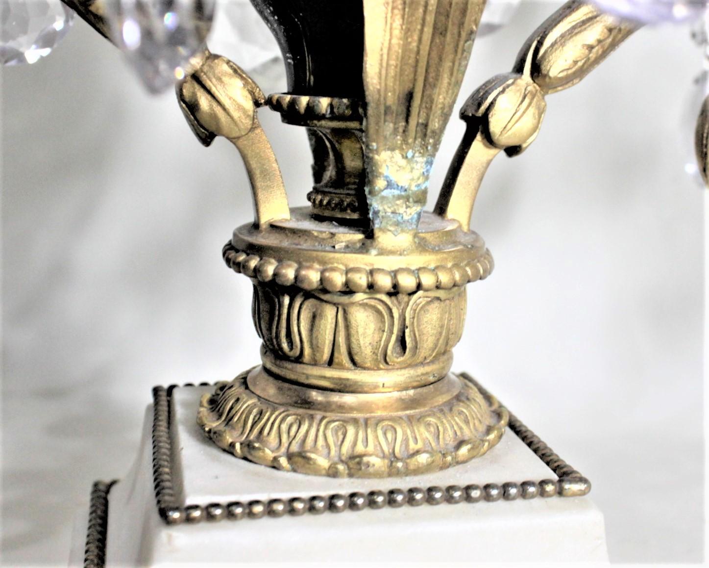Paar antike, aufwändige Kandelaber oder Kerzenhalter aus vergoldeter Bronze und Kristall im Angebot 7