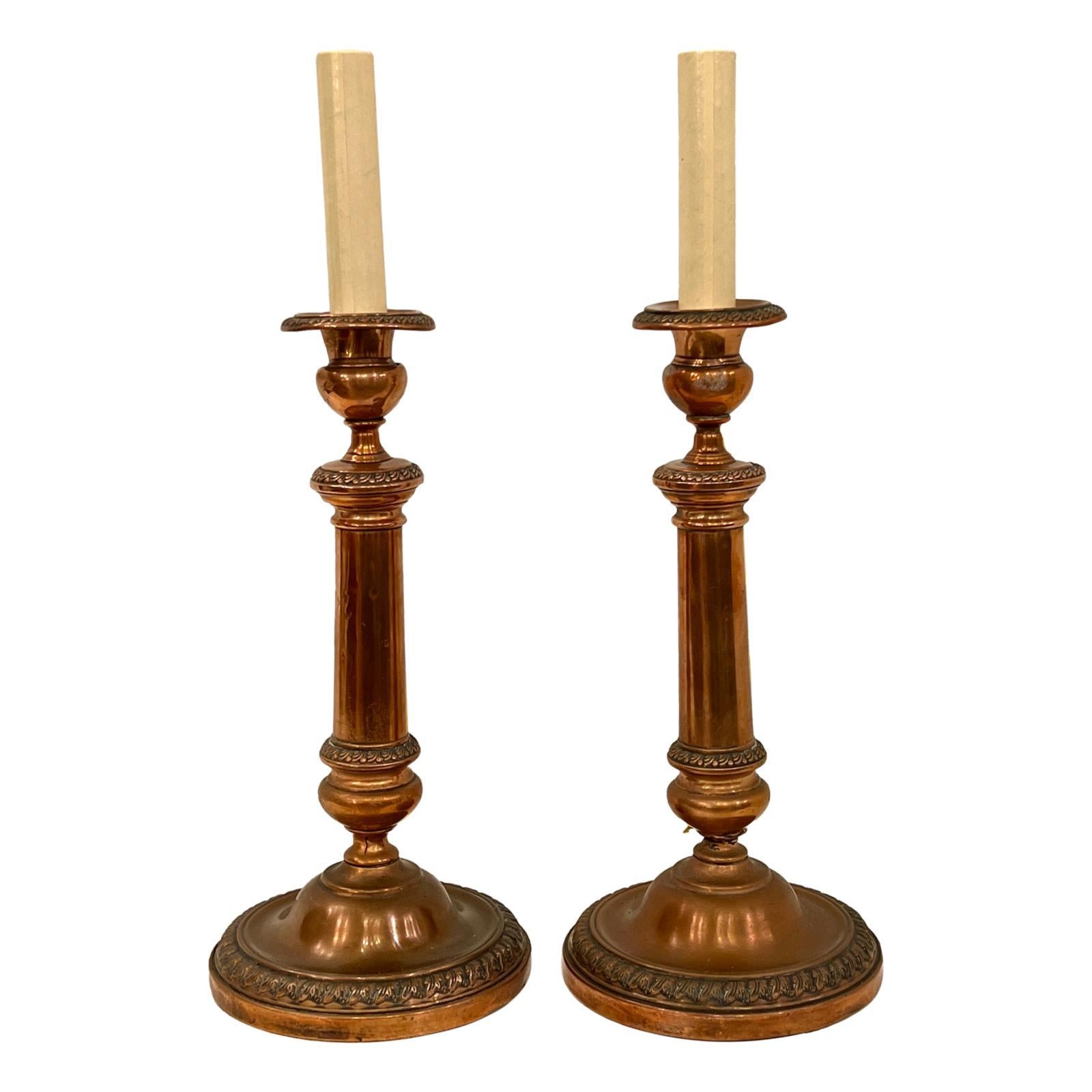 A pair of circa 1900 English copper candlestick table lamps.

Measurements:
Height of body: 11.5