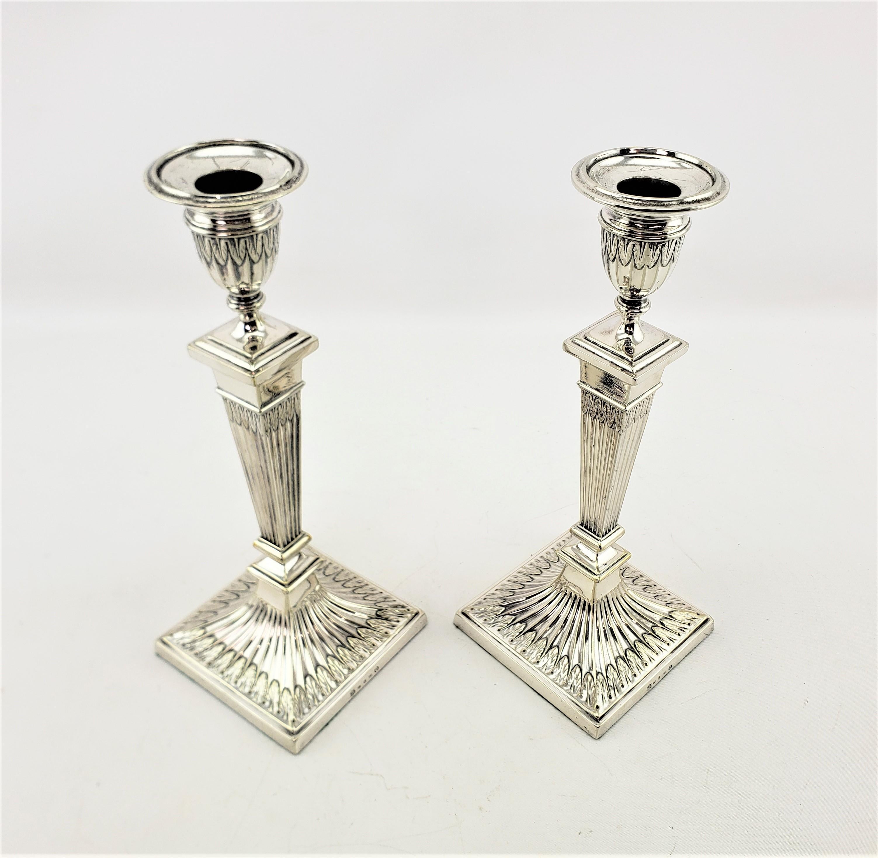 Pair of Antique Elkington Silver Plated Column Candlesticks with Leaf Decoration In Good Condition For Sale In Hamilton, Ontario
