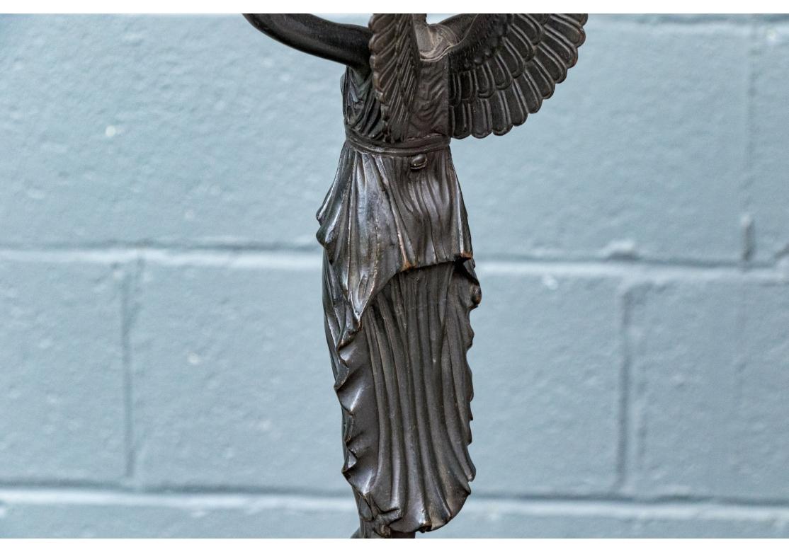 Pareja De Lámparas De Mesa De Bronce Dore Figurales Antiguas De Estilo Imperio Con Pantallas en venta 5