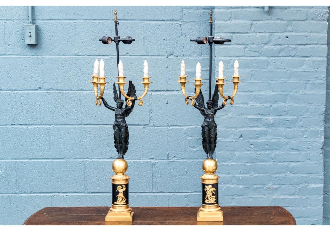 Pareja De Lámparas De Mesa De Bronce Dore Figurales Antiguas De Estilo Imperio Con Pantallas en venta 7
