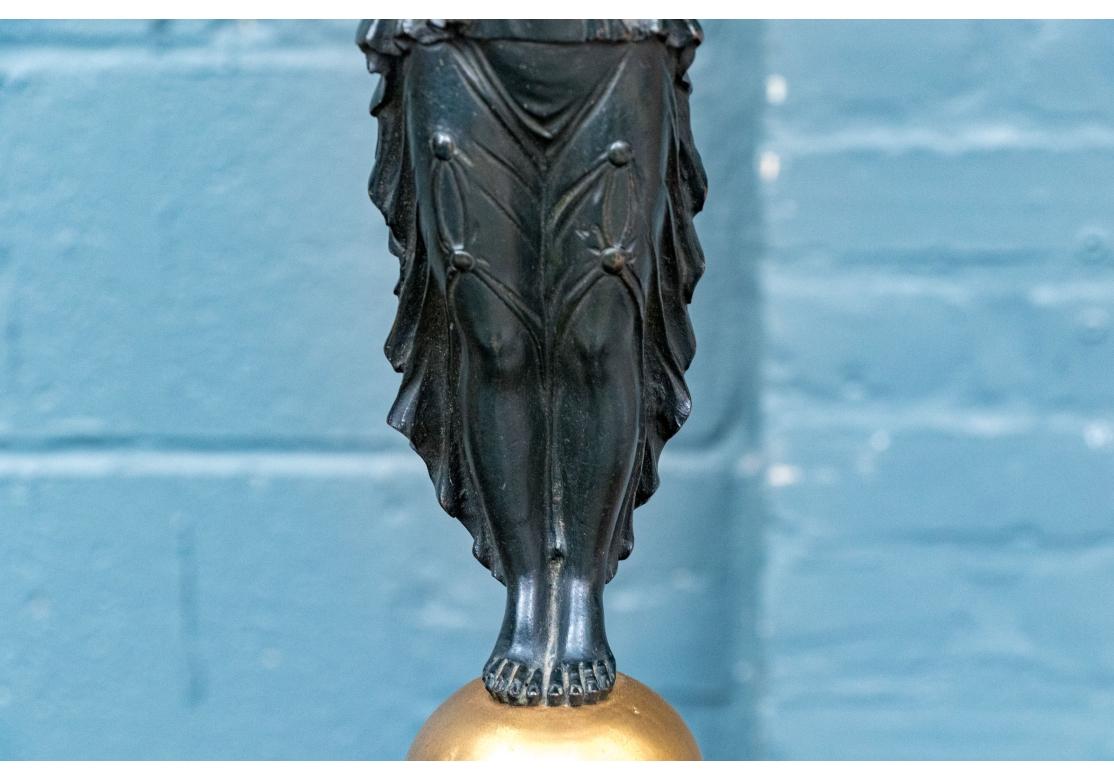 Pareja De Lámparas De Mesa De Bronce Dore Figurales Antiguas De Estilo Imperio Con Pantallas en venta 9