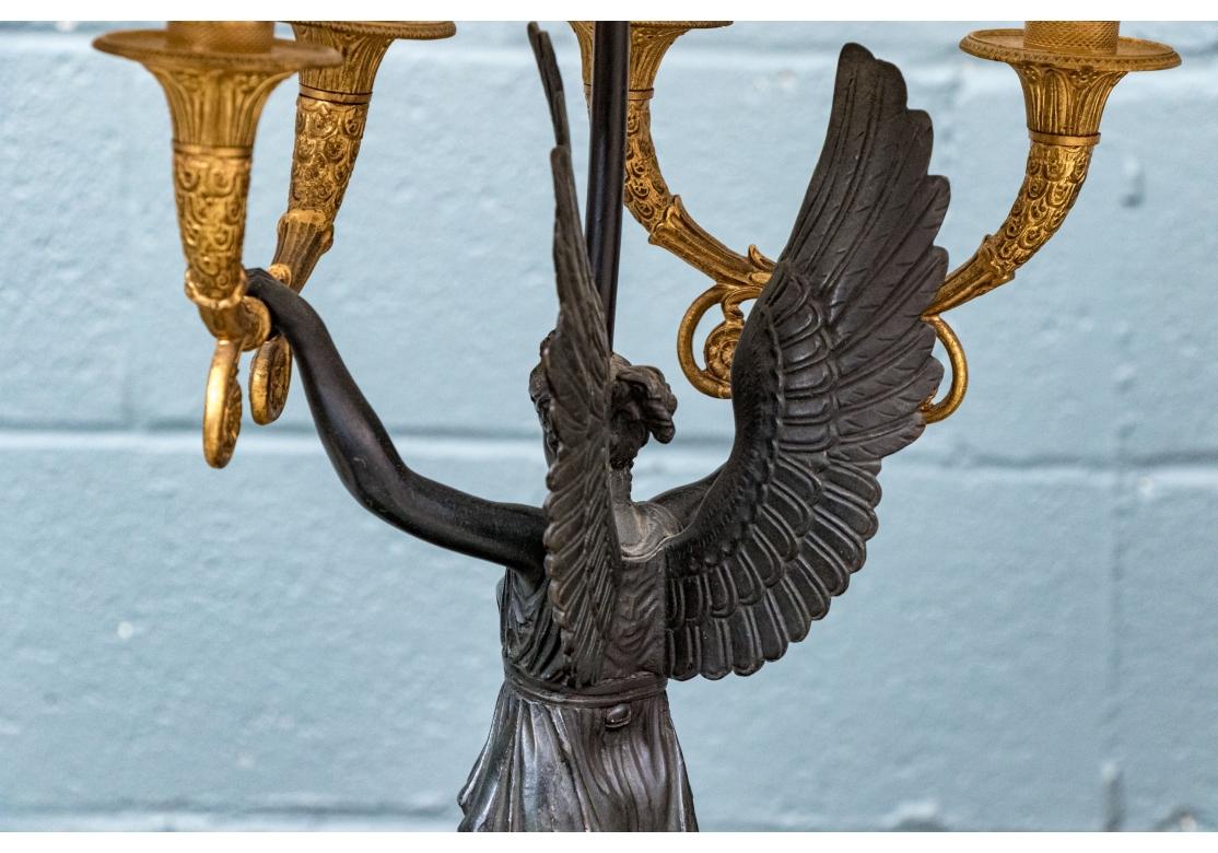 Pareja De Lámparas De Mesa De Bronce Dore Figurales Antiguas De Estilo Imperio Con Pantallas en venta 13