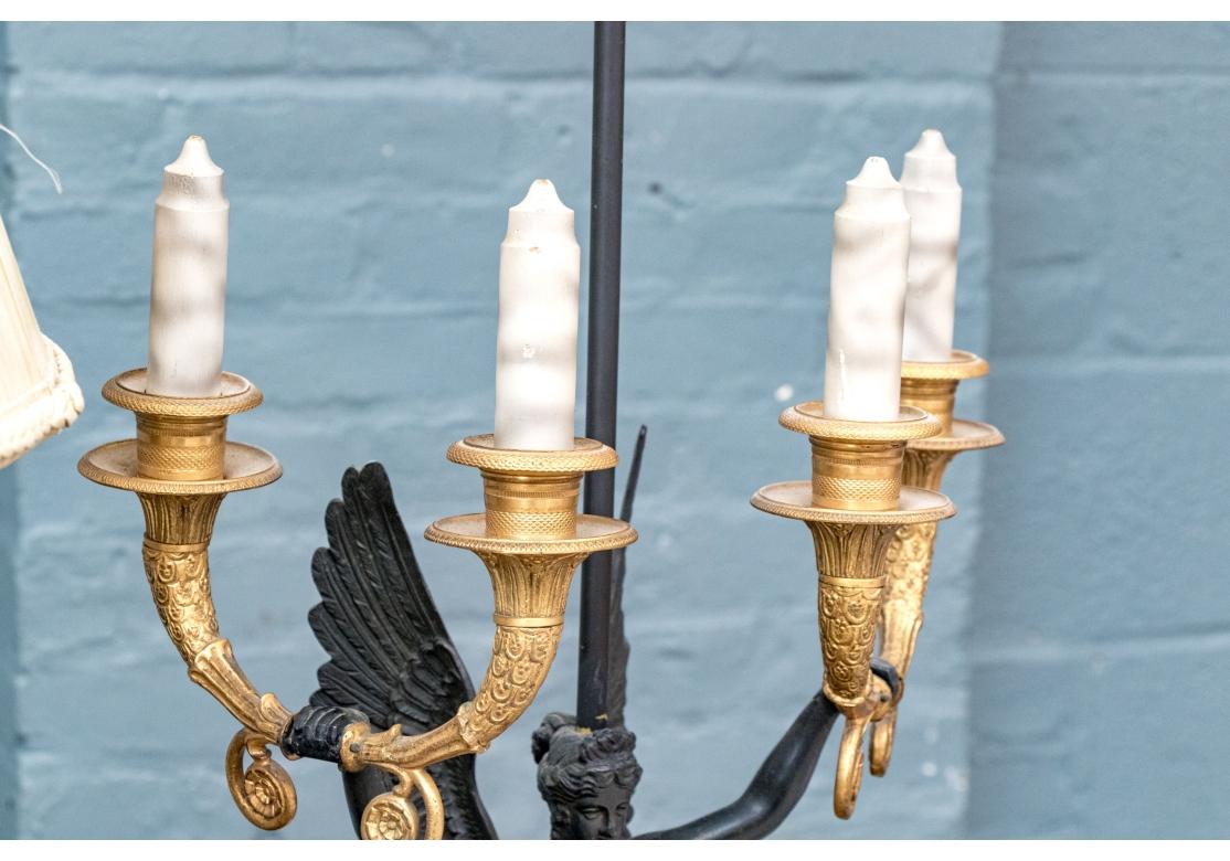 Pareja De Lámparas De Mesa De Bronce Dore Figurales Antiguas De Estilo Imperio Con Pantallas en Bastante bueno estado para la venta en Bridgeport, CT