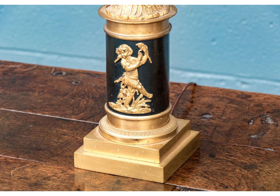 Pareja De Lámparas De Mesa De Bronce Dore Figurales Antiguas De Estilo Imperio Con Pantallas siglo XIX en venta