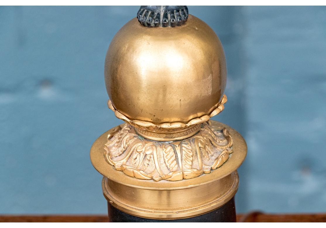 Pareja De Lámparas De Mesa De Bronce Dore Figurales Antiguas De Estilo Imperio Con Pantallas en venta 4