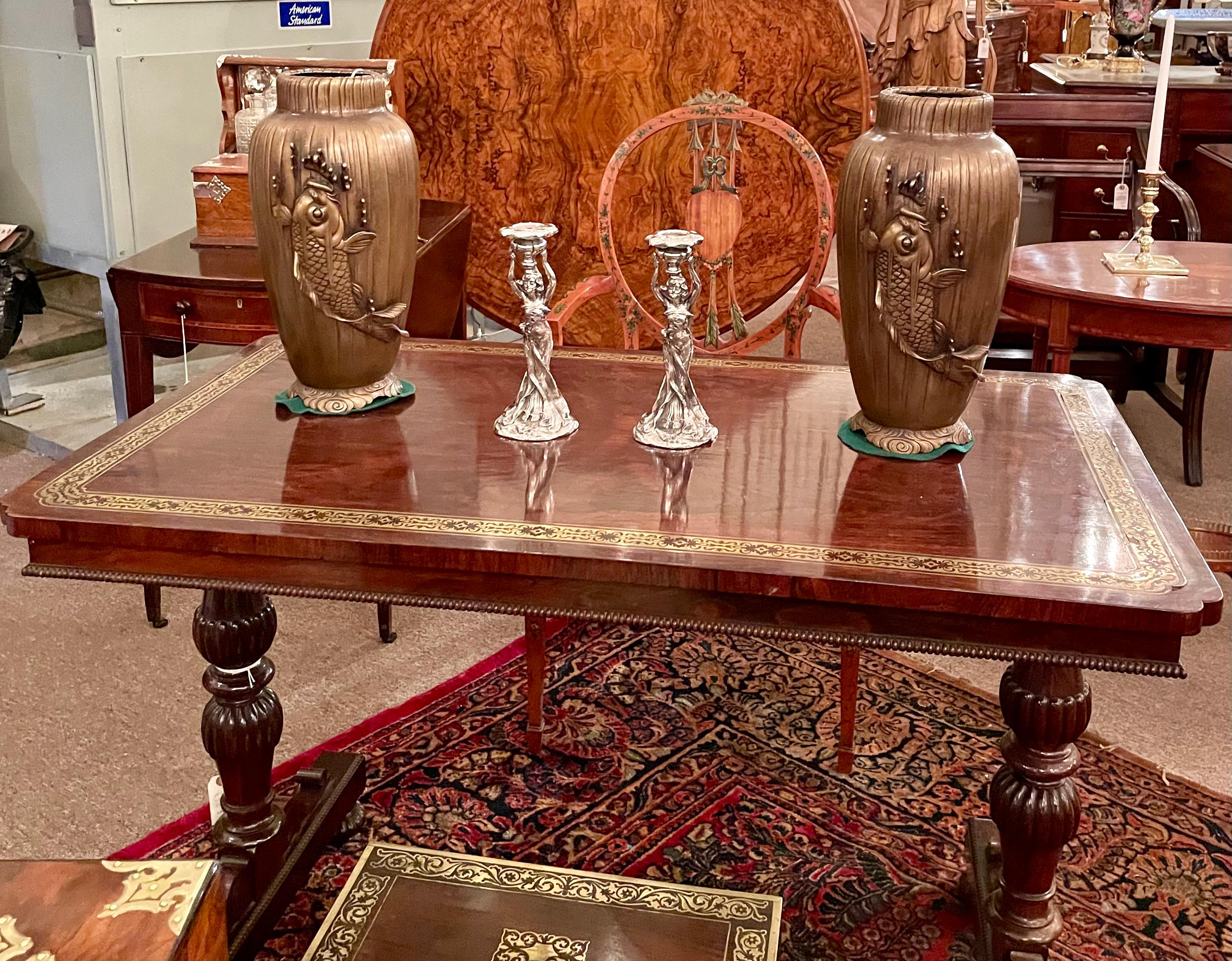 Coppia di antichi candelieri inglesi in stile Art Nouveau placcati in argento, circa 1900-1920. in vendita 3