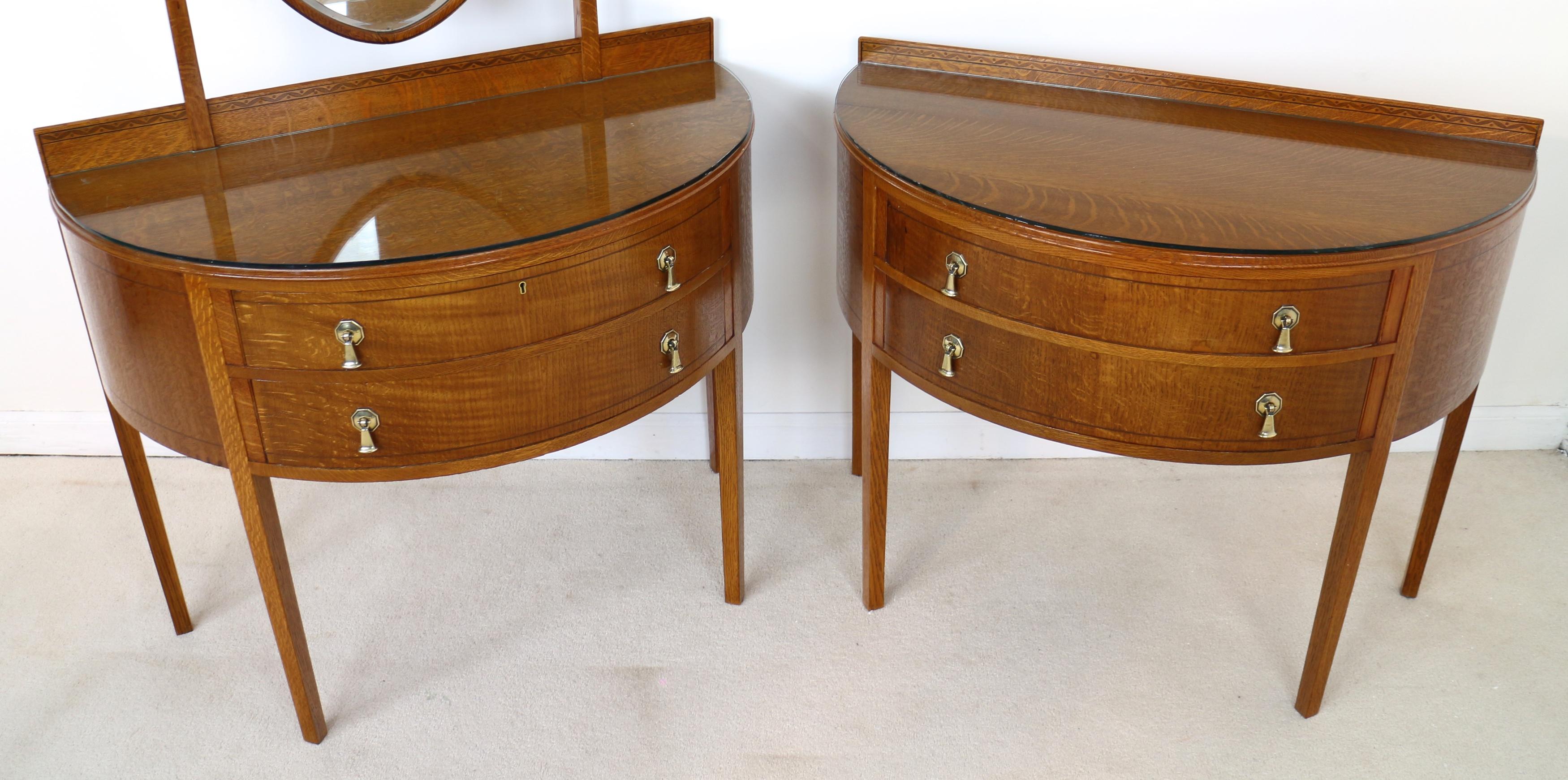 Pair of Antique English Arts & Crafts Oak Inlaid Dressing Table Chests In Good Condition For Sale In Glasgow, GB