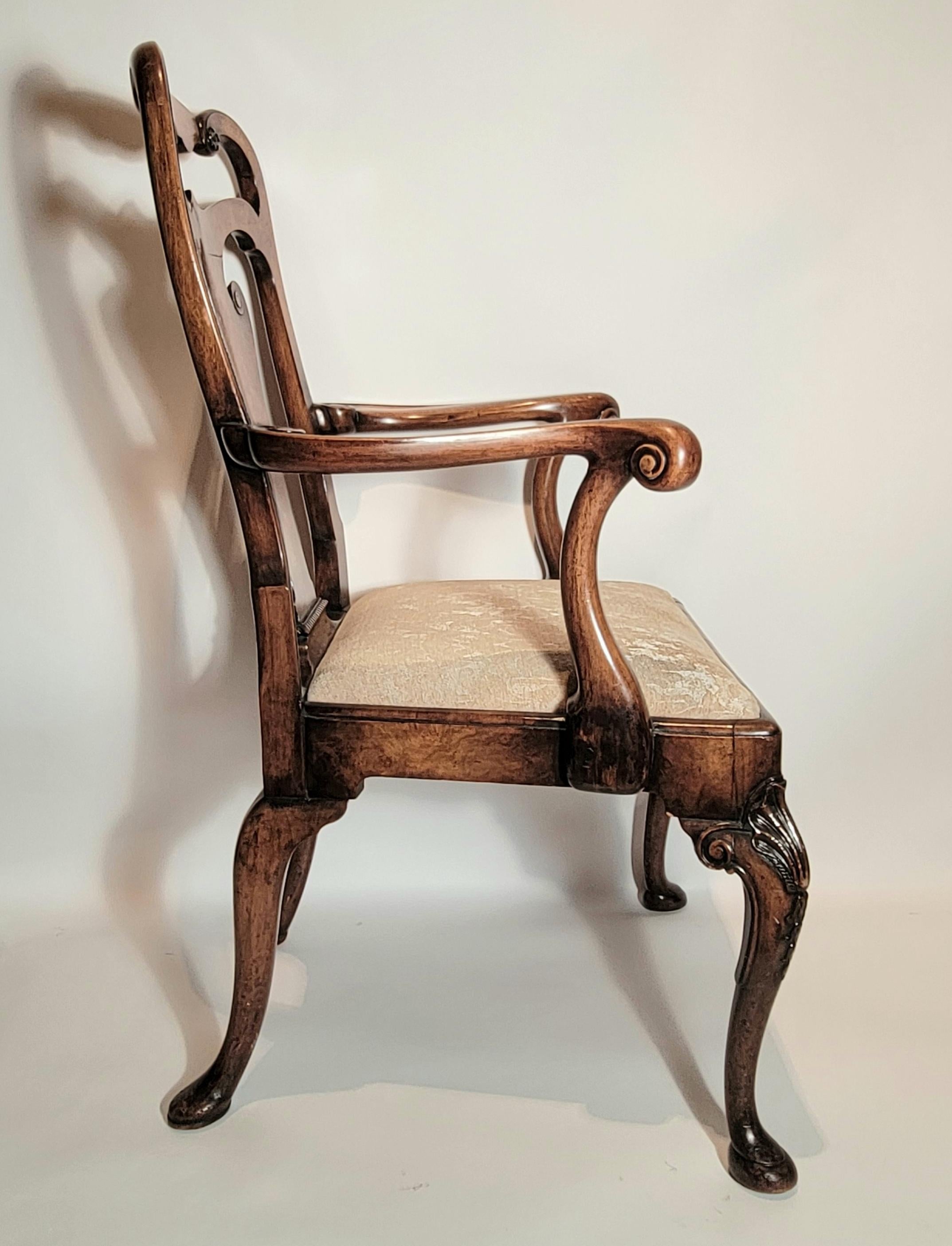 Pair of Antique  English Burl Walnut Arm Chairs, circa 1860-1870 For Sale 1
