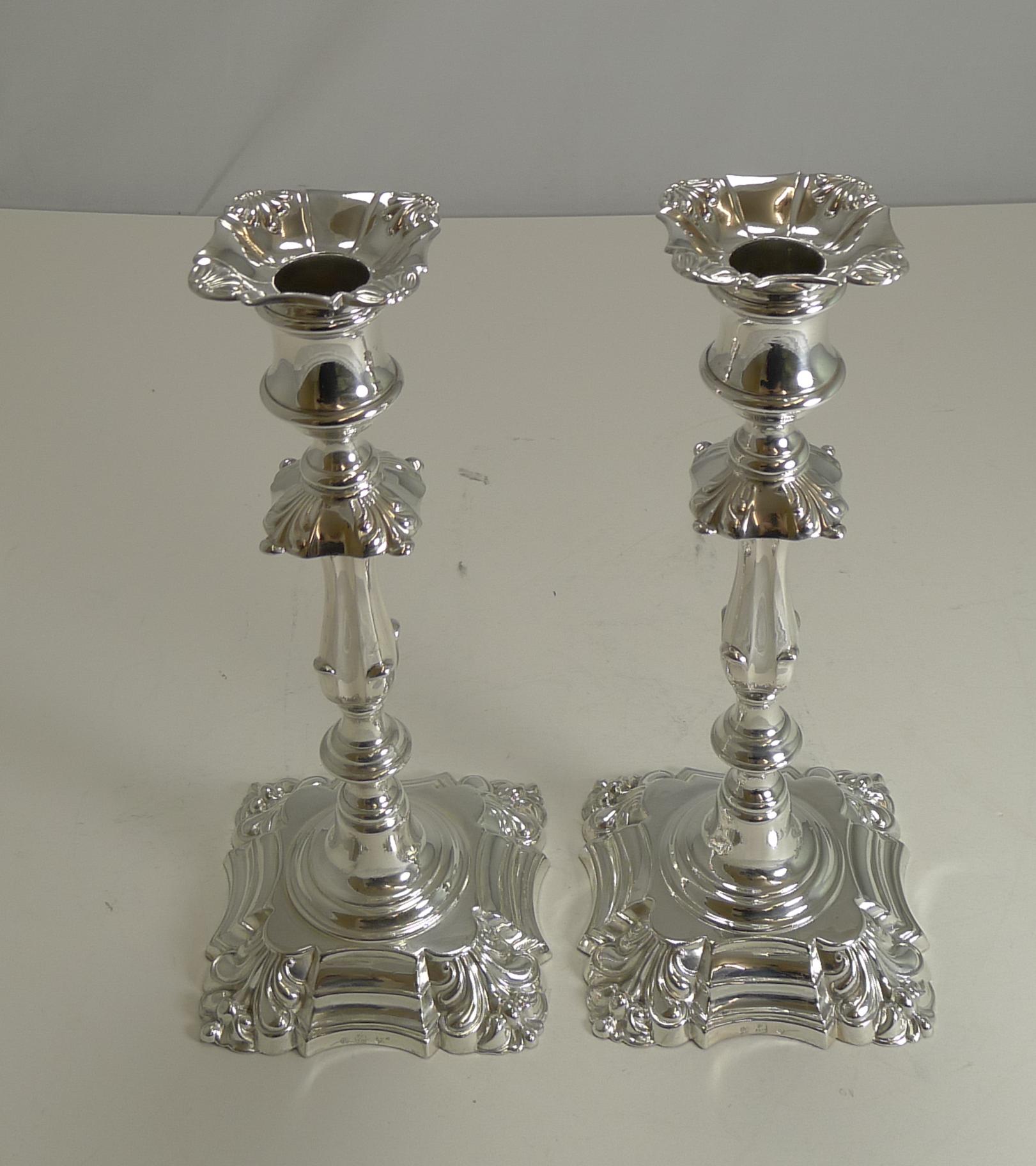 A beautiful and elegant pair of English Victorian candlesticks in silver plate by the top notch silversmith, Elkington & Co.

Being Elkington, we are able to date them accurately to 1853 so a lovely early pair.

Excellent condition ready to use