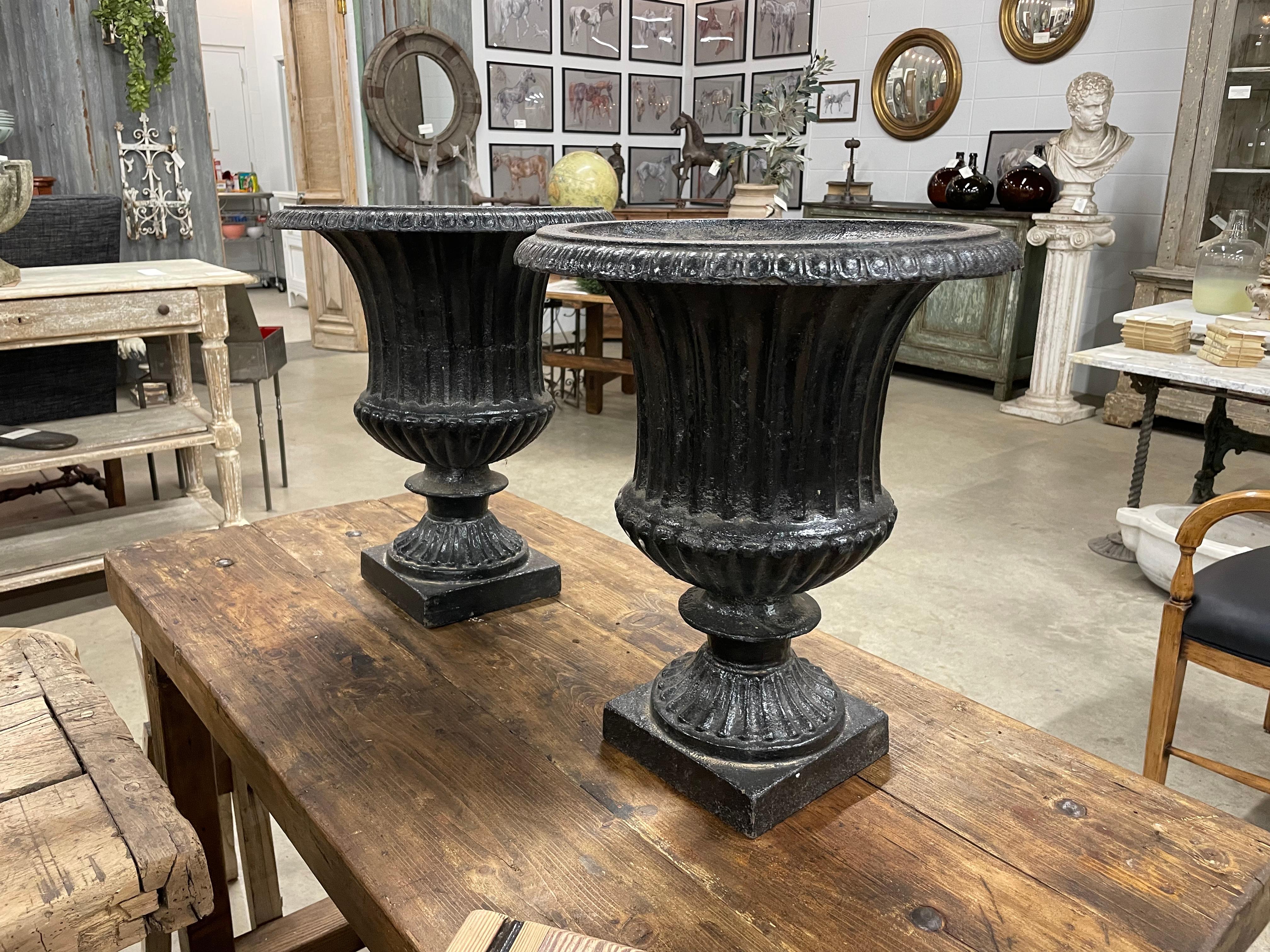 Pair of Antique English Cast Iron Urns For Sale 1