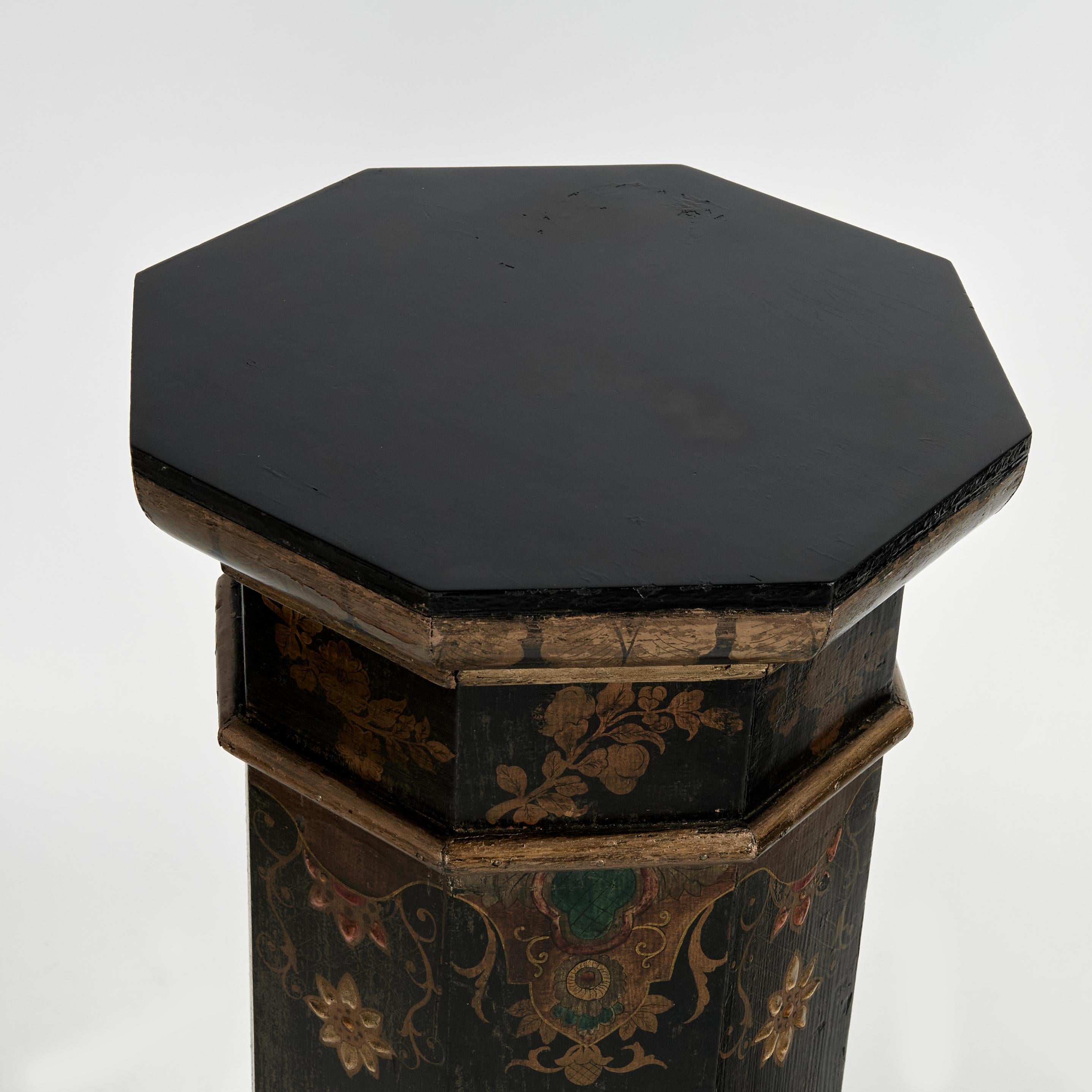 Paire de piédestaux anciens de style chinoiserie anglaise en vente 2