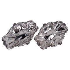 Pair of Antique English Edwardian Classical Sterling Silver Bread Baskets, 1902