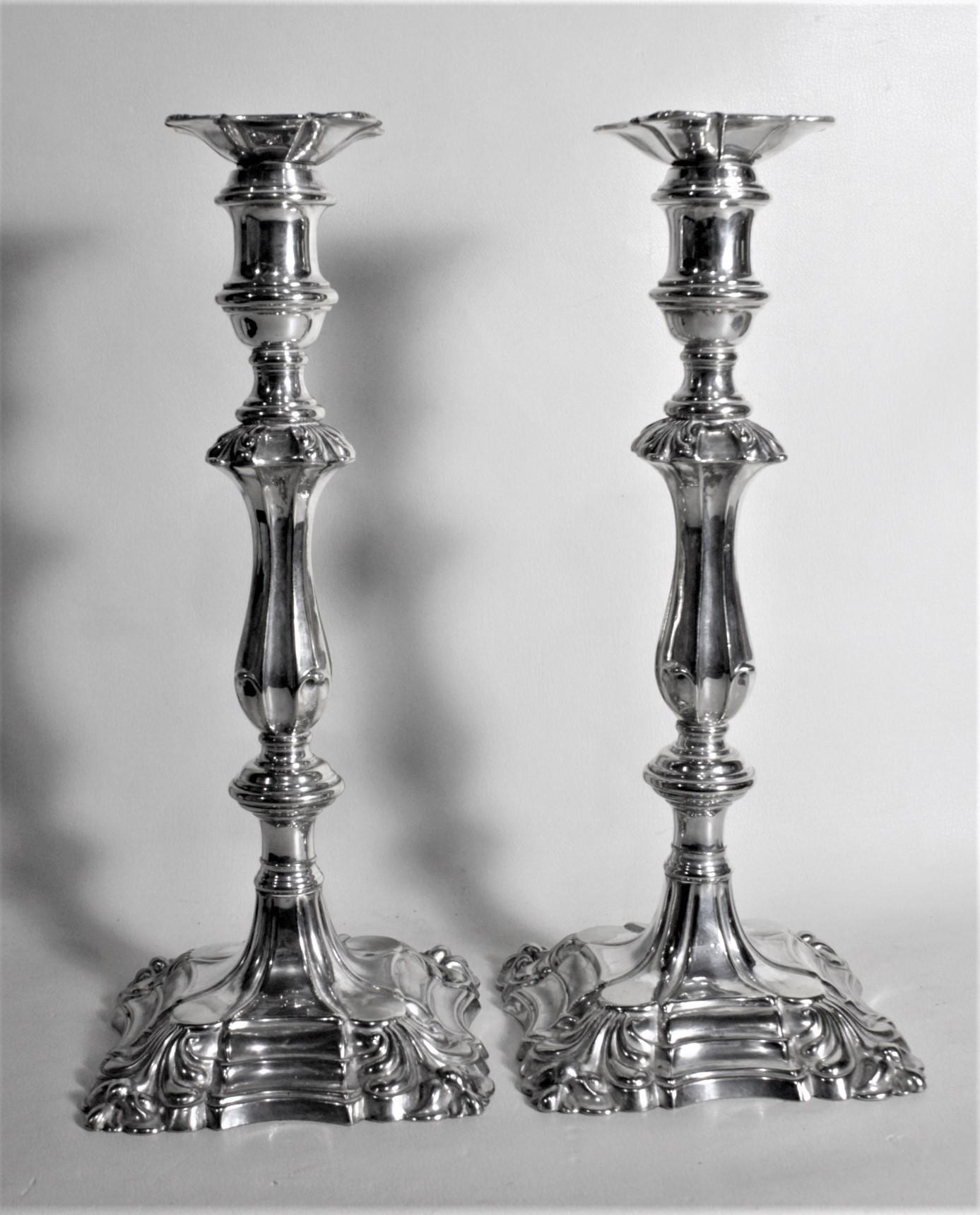 Pair of Antique English Edwardian Silver Plated Candlesticks In Good Condition For Sale In Hamilton, Ontario