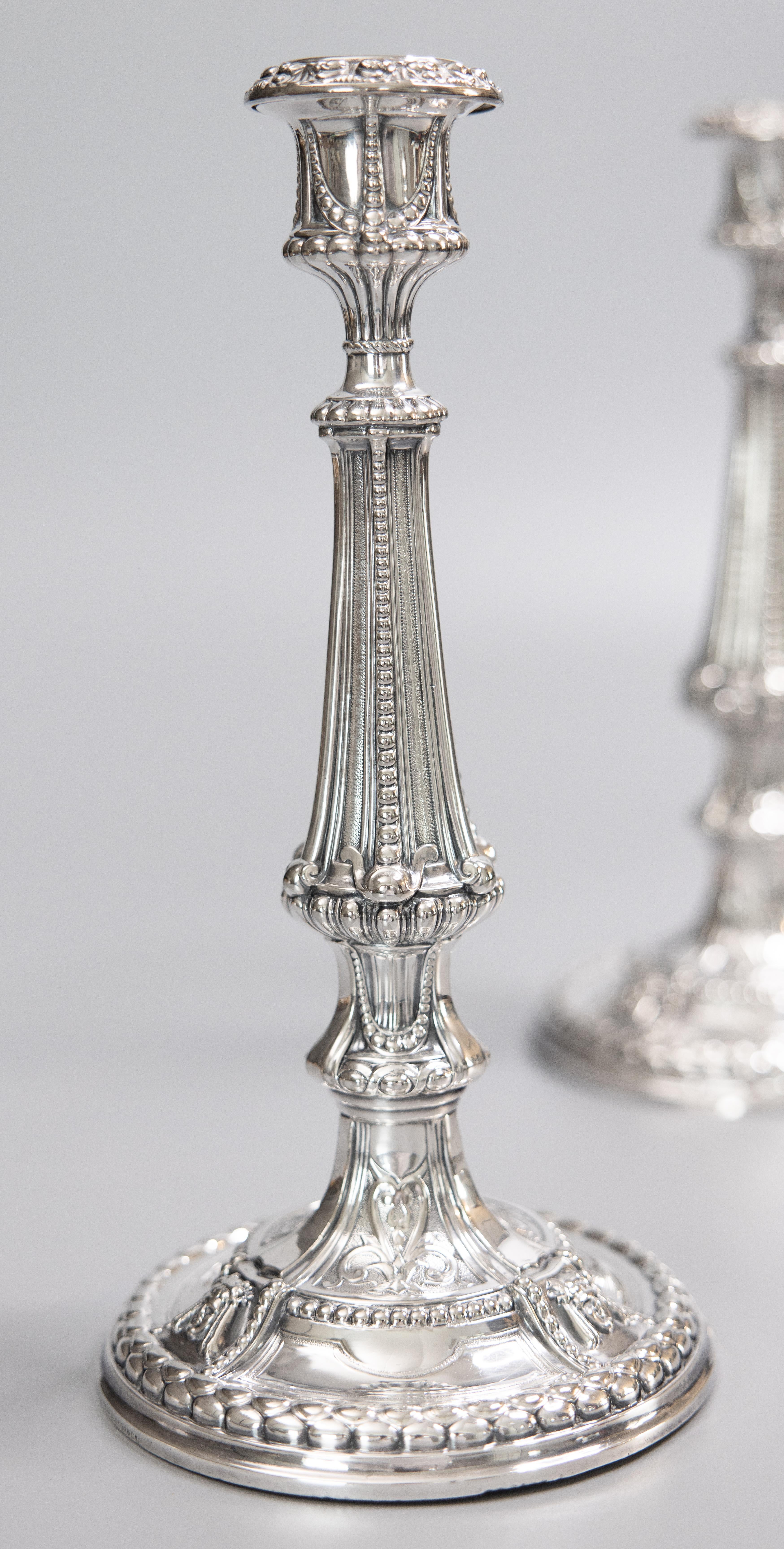 A stunning pair of antique English silverplated candlesticks by Elkington & Co, Birmingham, England, dated 1899. Marked 
