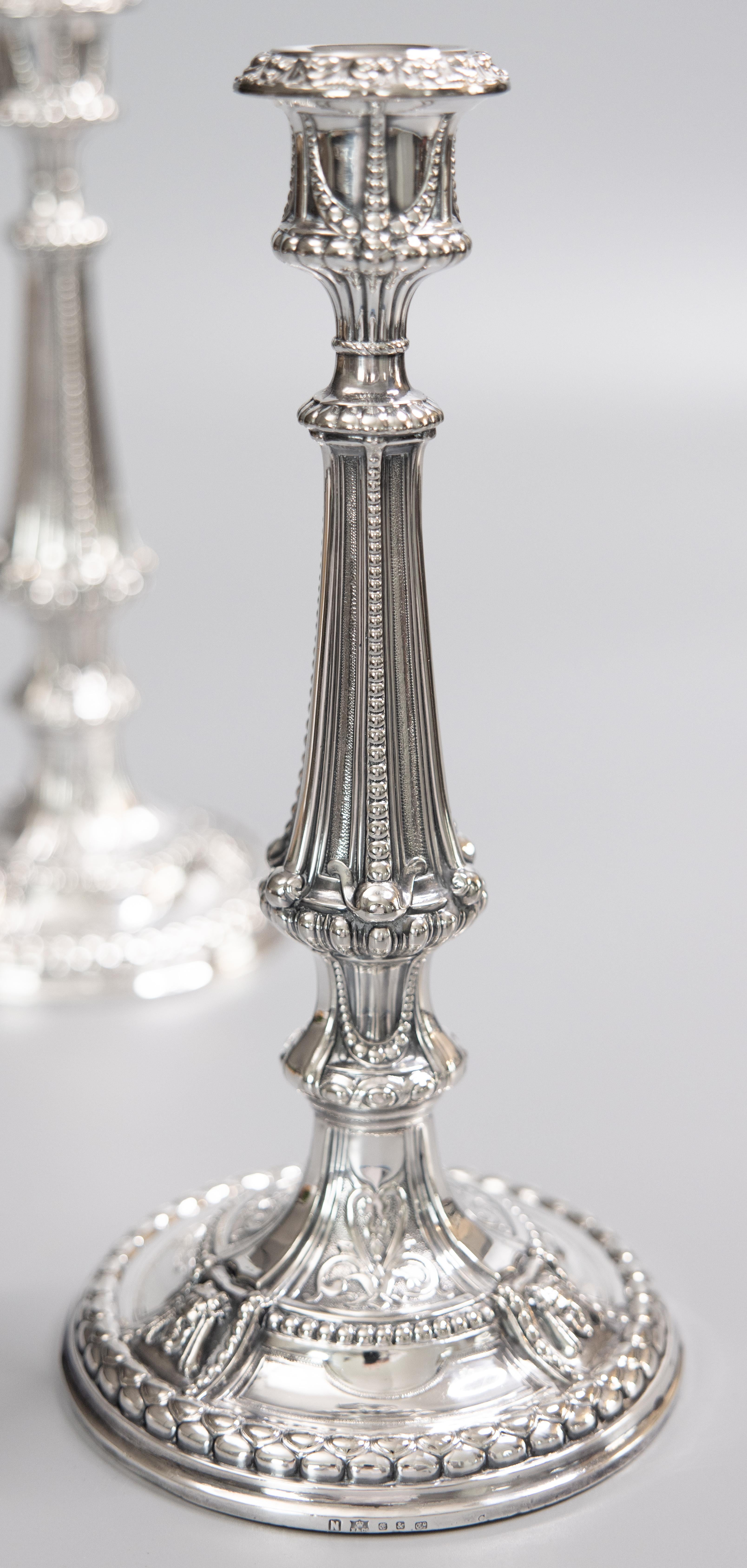 Pair of Antique English Elkington Neoclassical Silver Plate Candlesticks c. 1899 In Good Condition For Sale In Pearland, TX