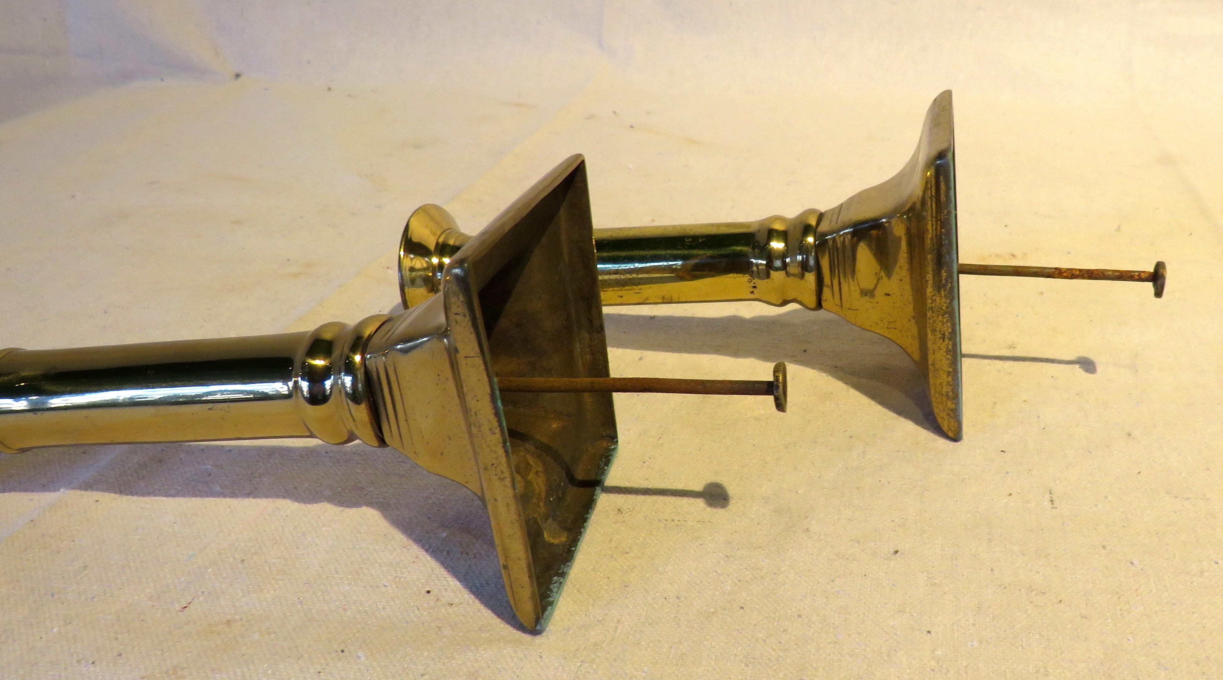Pair of Antique English Federal Period Brass Push-Up Candlesticks In Good Condition In Nantucket, MA