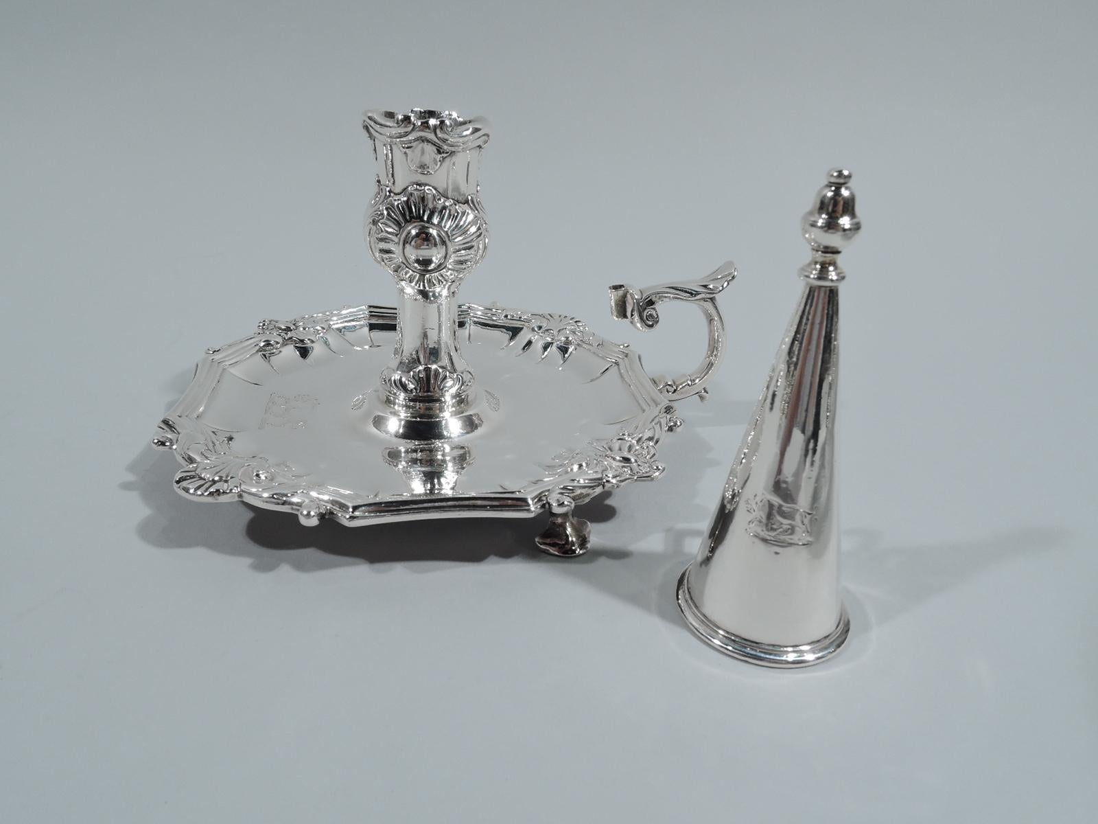 Pair of Antique English Georgian Regency Sterling Silver Chambersticks In Excellent Condition In New York, NY