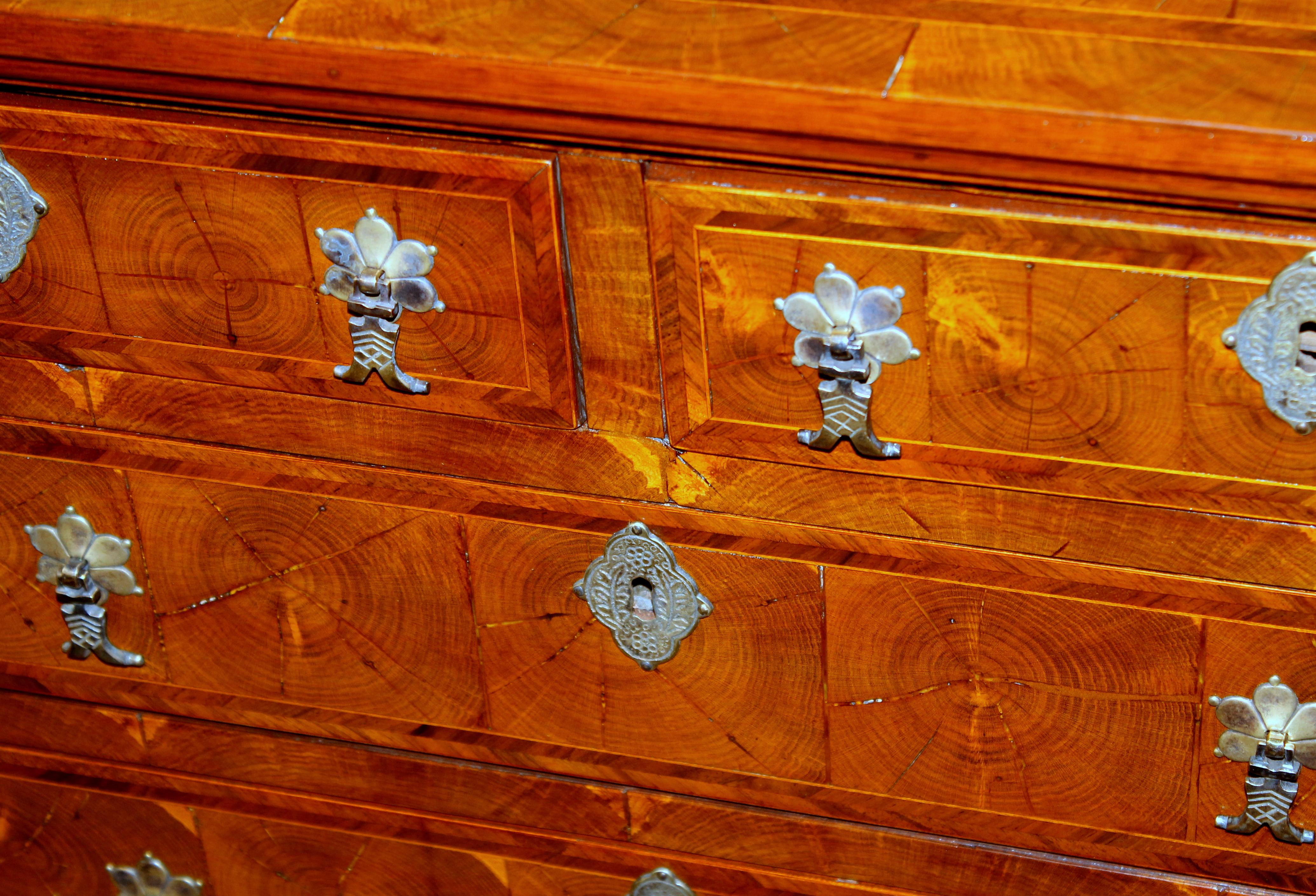 Pair of Antique English Q.A. Inlaid Laburnum Oyster Veneer Bachelor's Chests 4