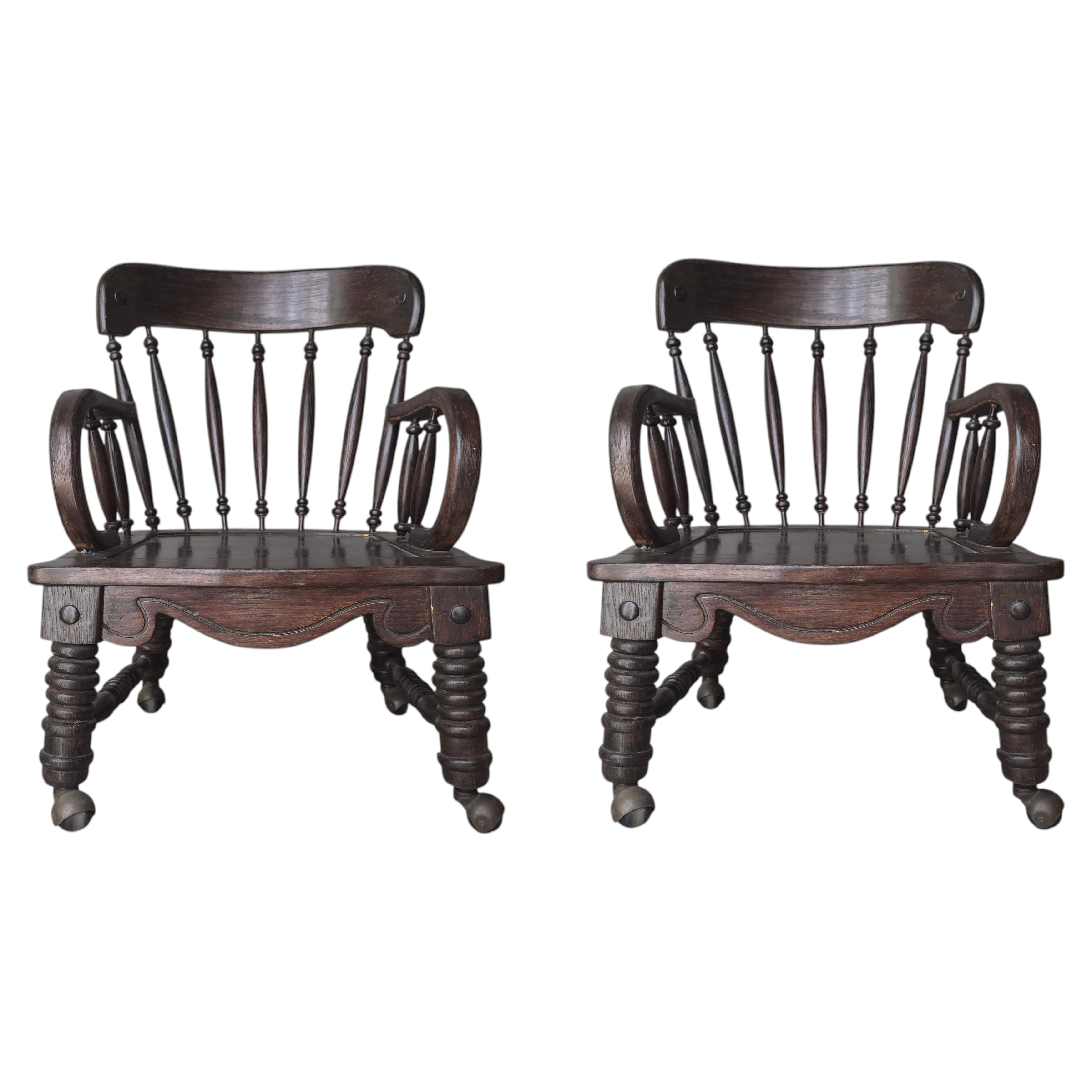 Paar antike englische Jacobean Windsor Lounge Chairs