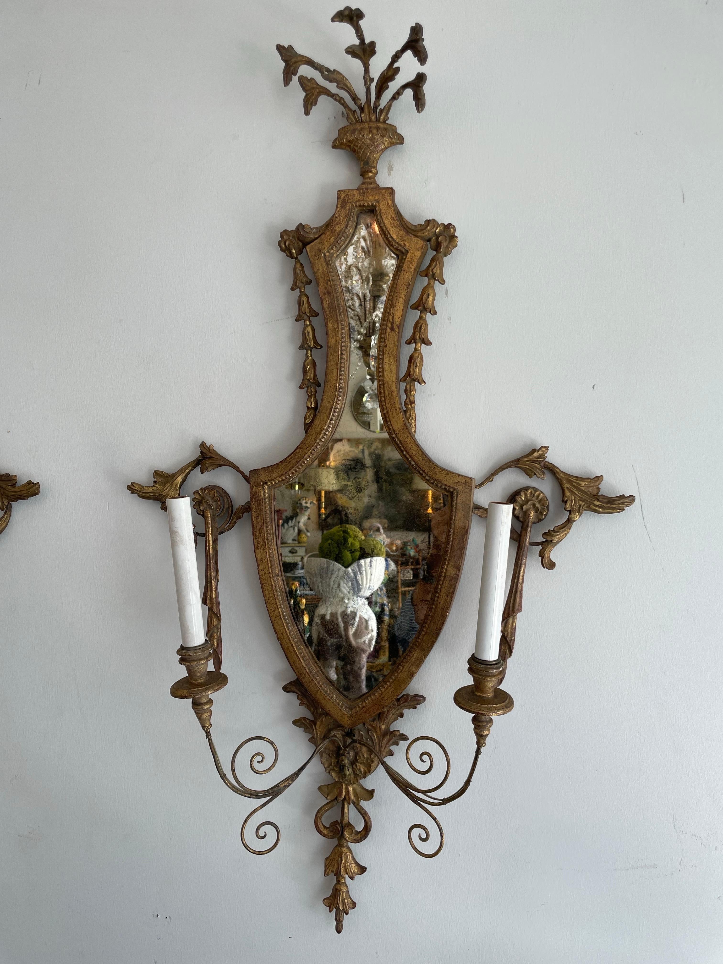 Paire d'appliques murales anglaises anciennes de style Régence avec miroir en vente 5