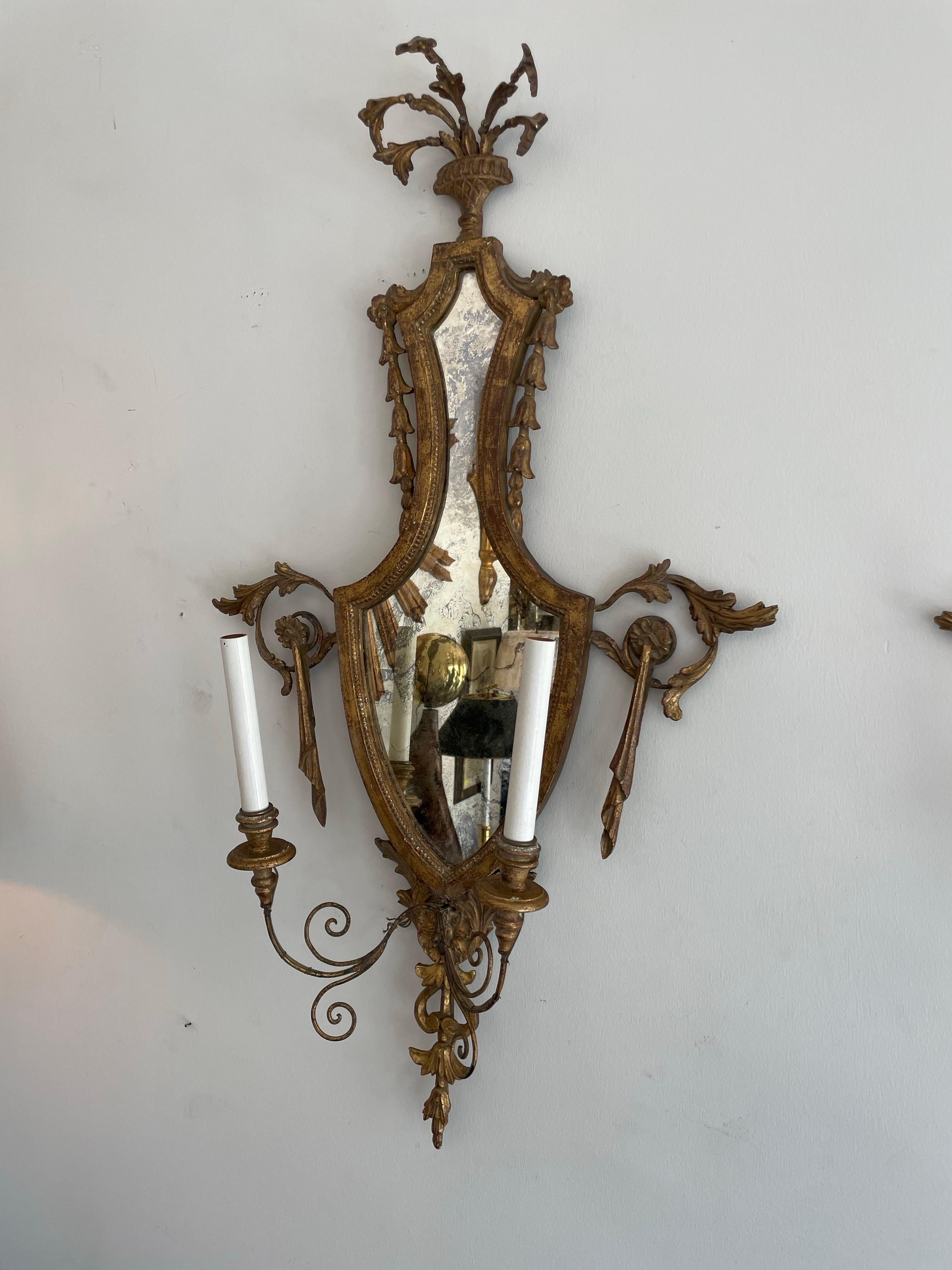 Paire d'appliques murales anglaises anciennes de style Régence avec miroir en vente 6