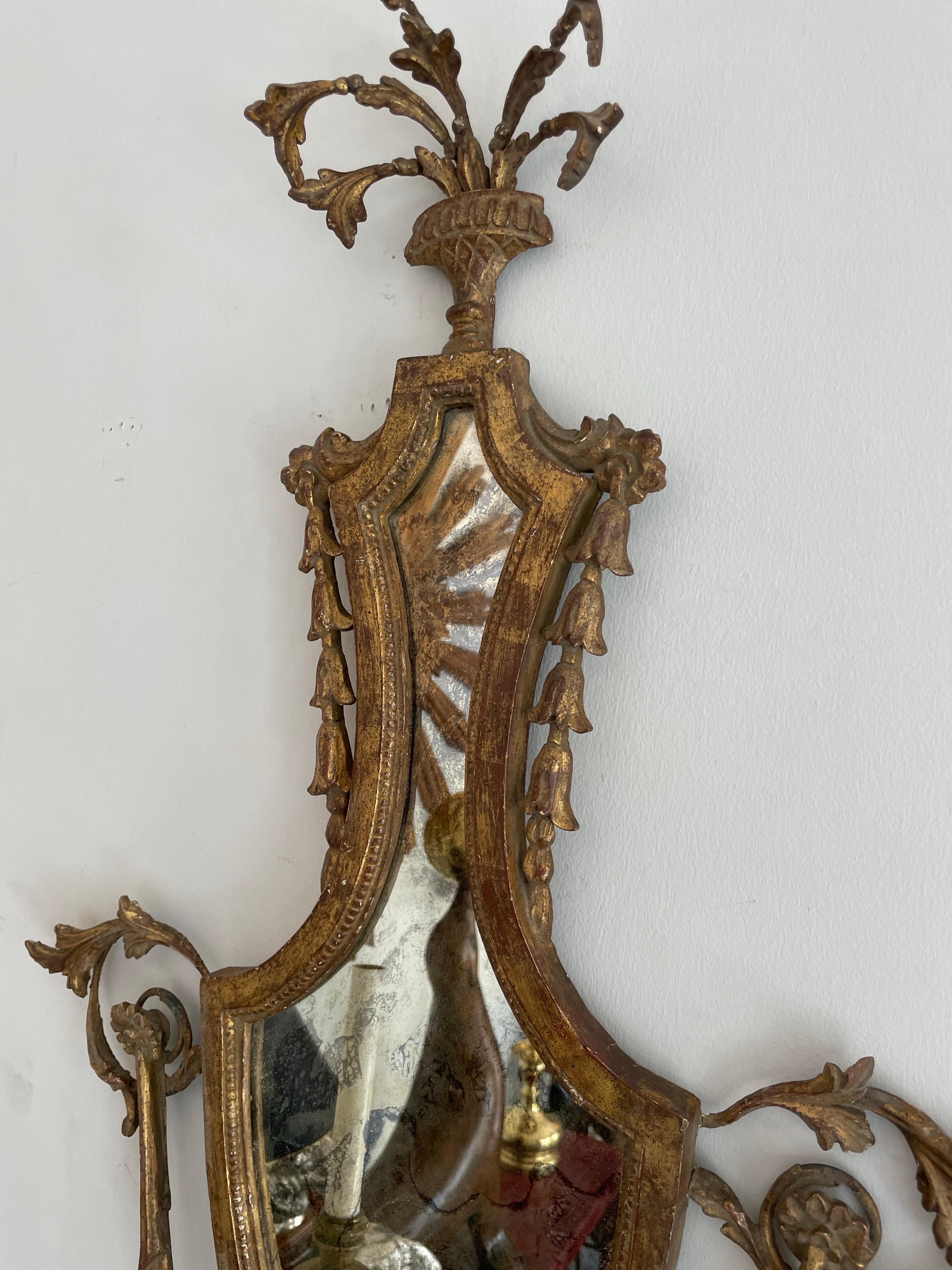 XIXe siècle Paire d'appliques murales anglaises anciennes de style Régence avec miroir en vente