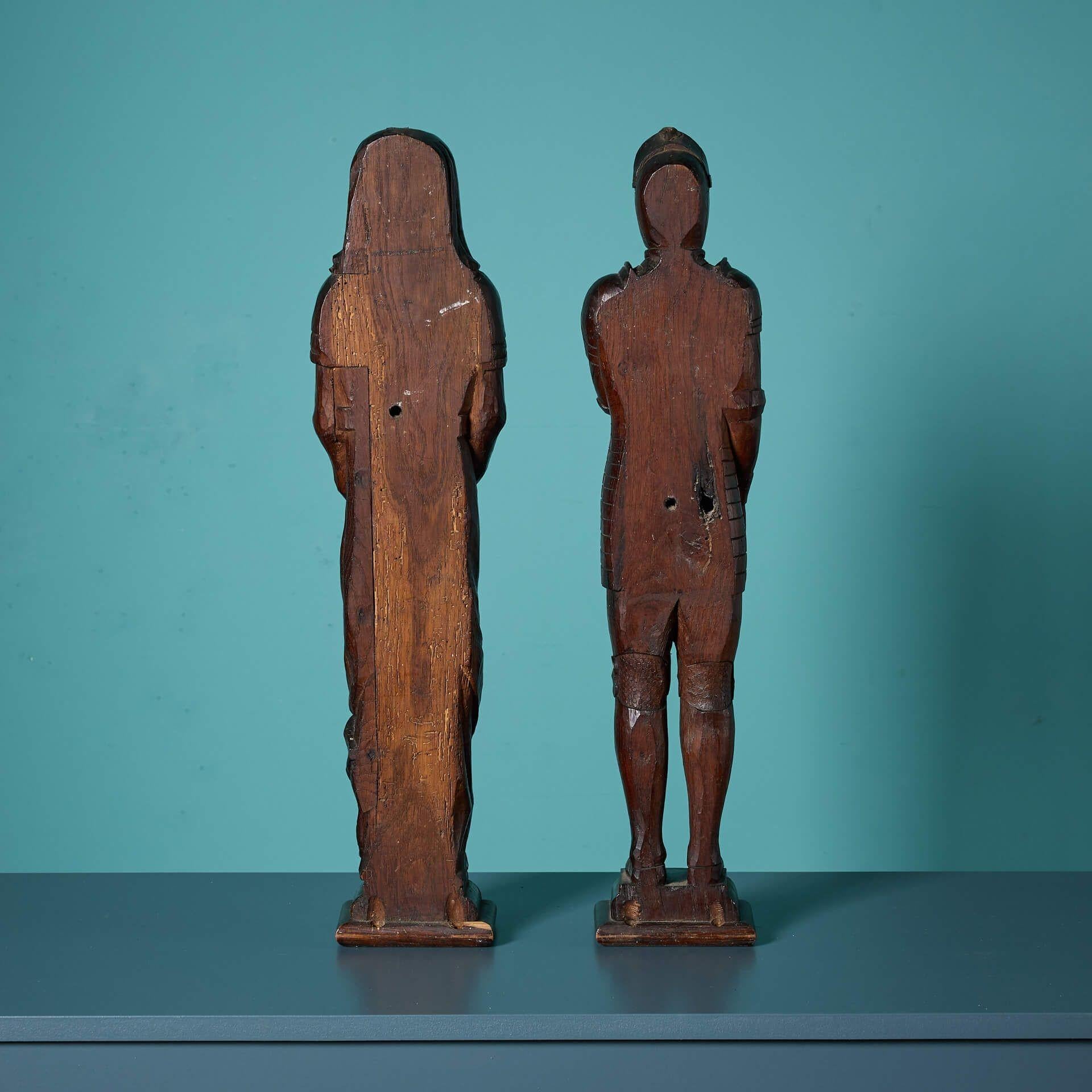 Fino al XVIII secolo Coppia di antiche figure inglesi in Oak in vendita