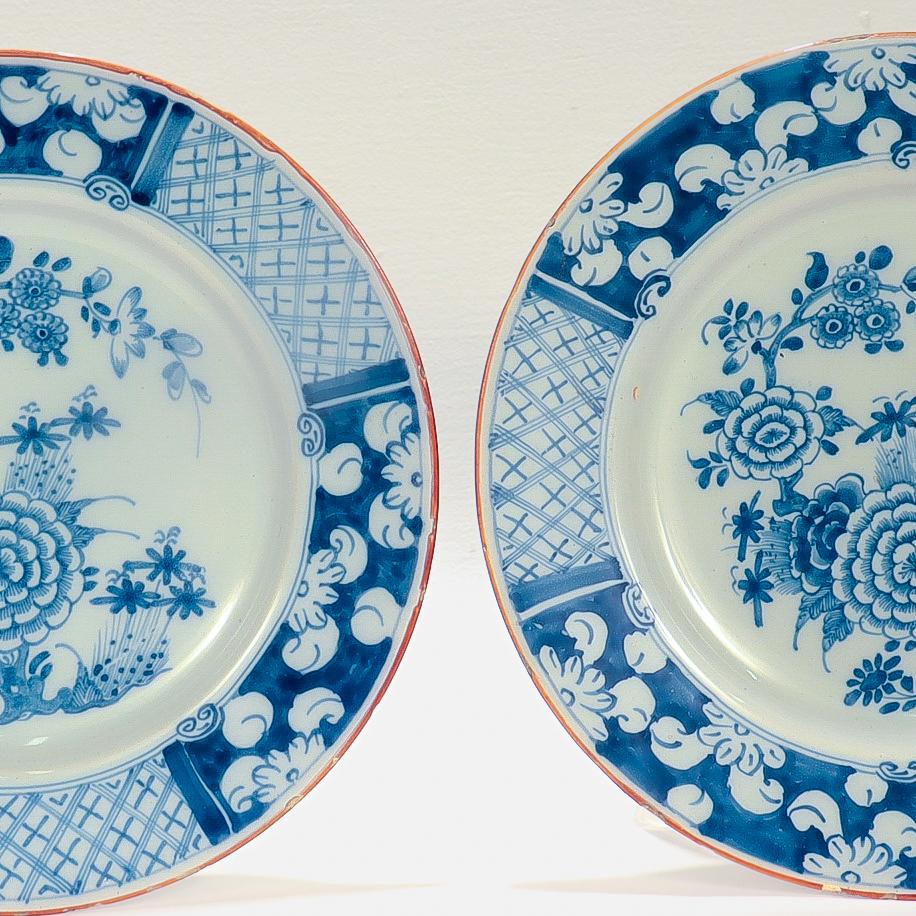 Pair of Antique English or Irish Delft Pottery Chinoiserie Blue Decorated Plates For Sale 2