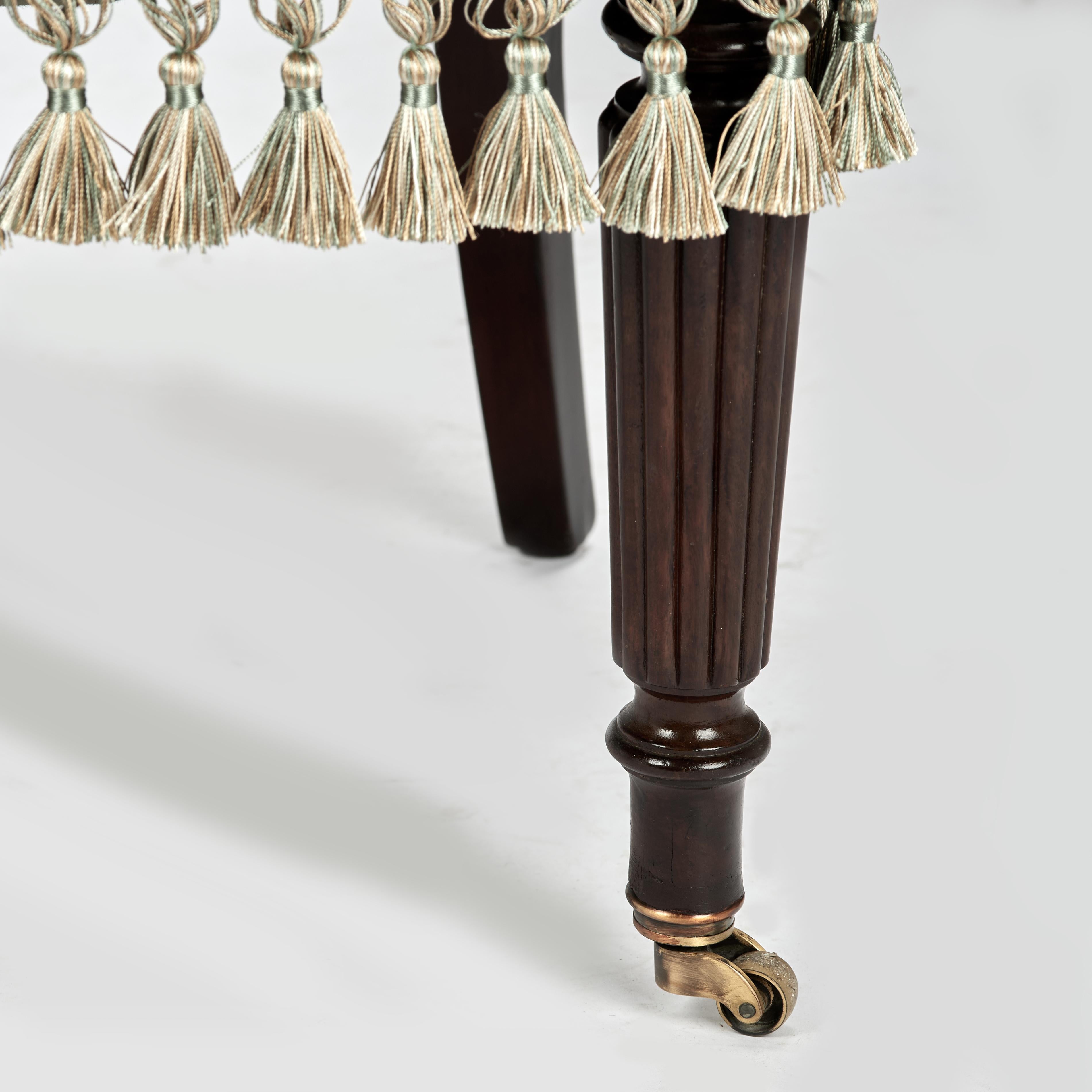 Coppia di antiche poltrone inglesi Petite Side Chairs in vendita 2