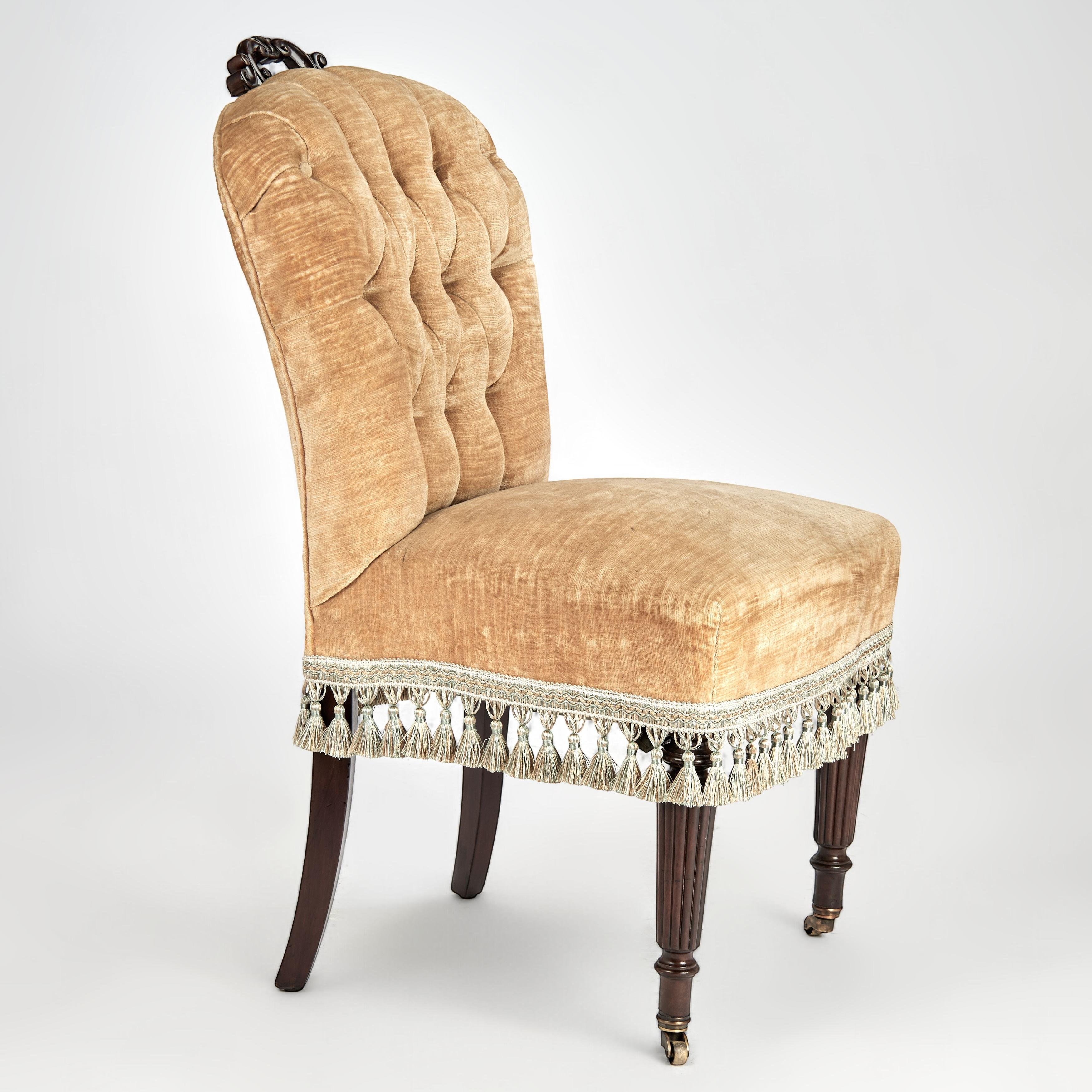 Guglielmo IV Coppia di antiche poltrone inglesi Petite Side Chairs in vendita