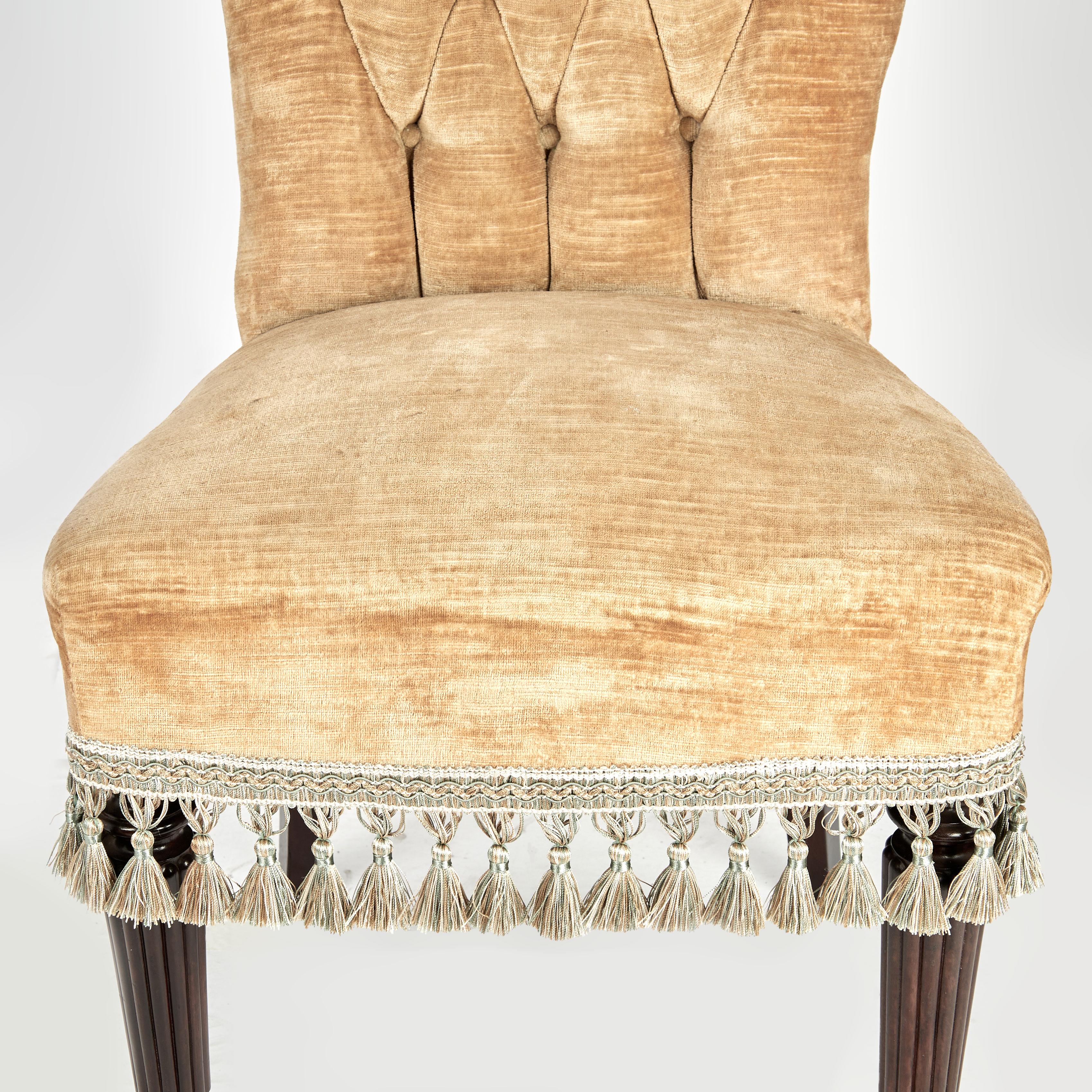 Ottone Coppia di antiche poltrone inglesi Petite Side Chairs in vendita