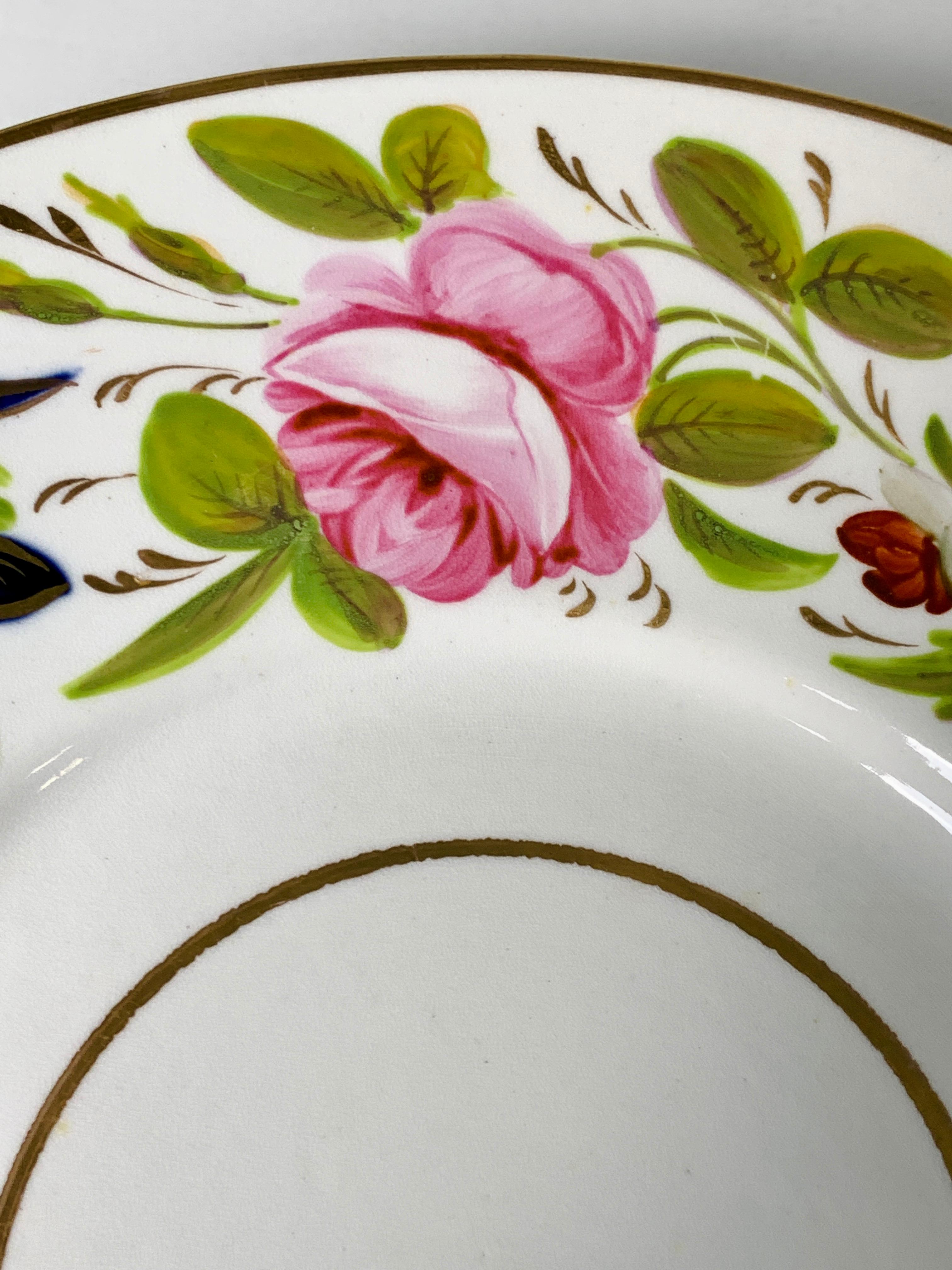 Paire de plats anciens en porcelaine anglaise avec roses peintes à la main, Angleterre, vers 1830 en vente 1