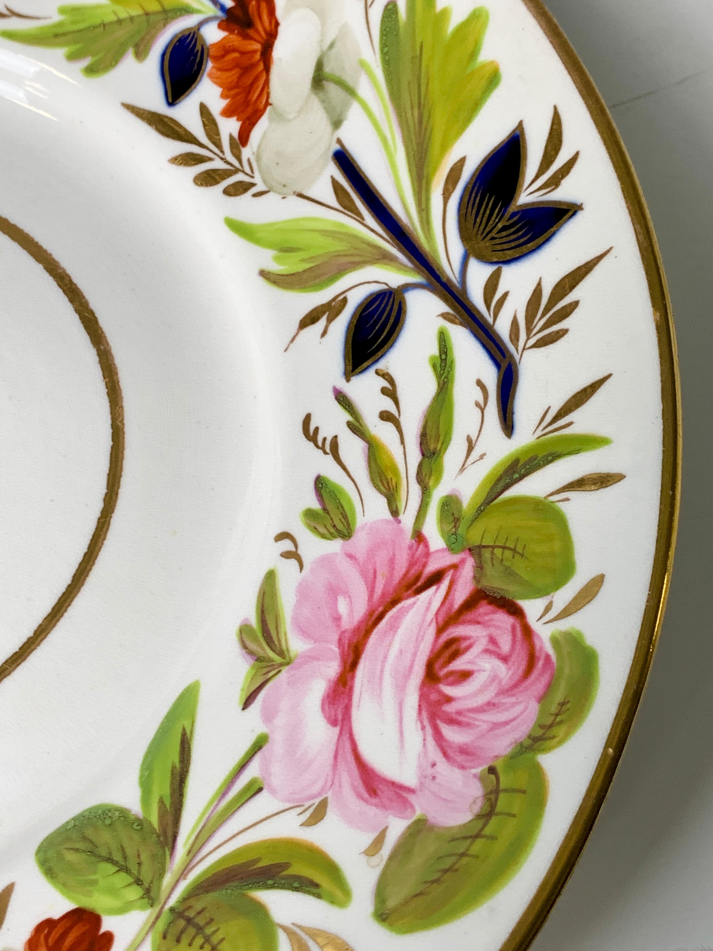 Paire de plats anciens en porcelaine anglaise avec roses peintes à la main, Angleterre, vers 1830 en vente 2