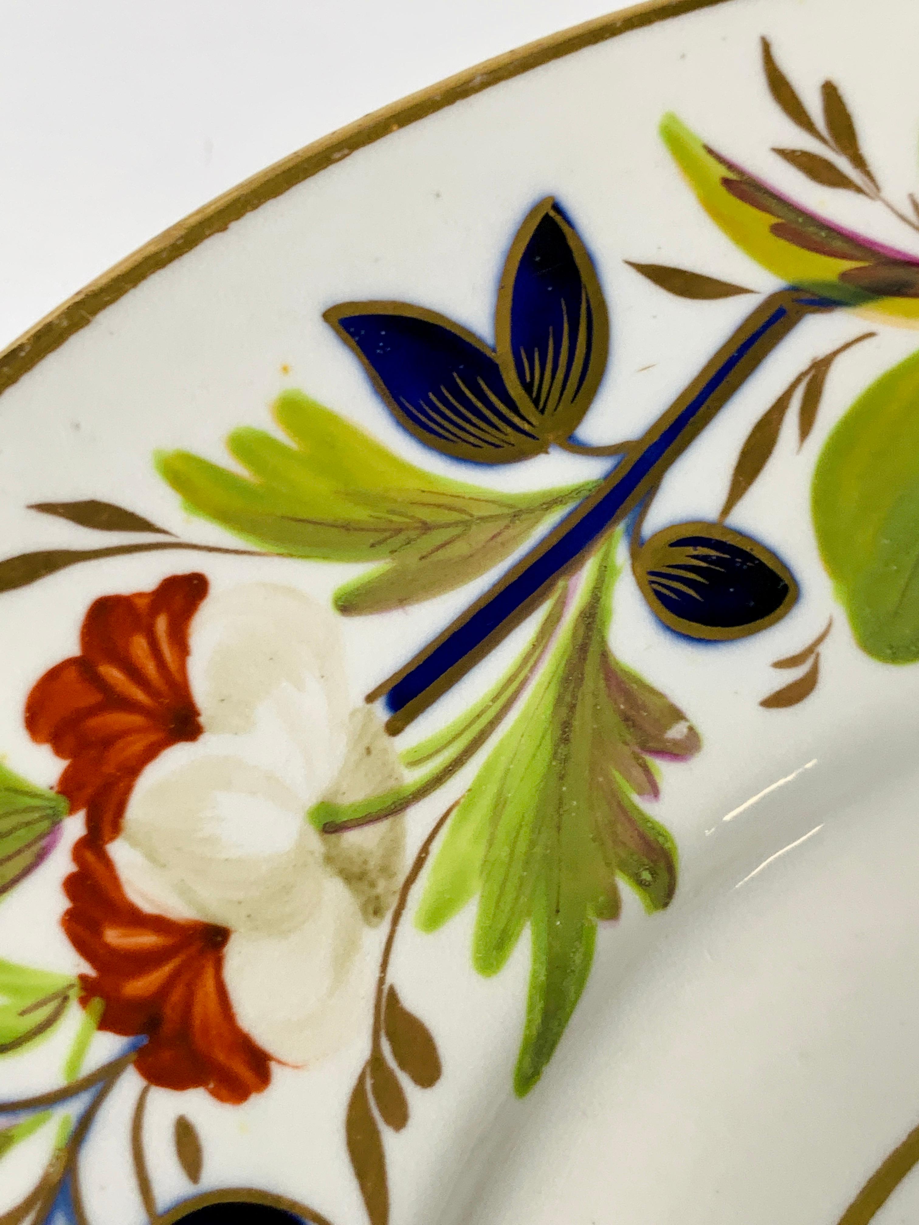 Début de l'époque victorienne Paire de plats anciens en porcelaine anglaise avec roses peintes à la main, Angleterre, vers 1830 en vente