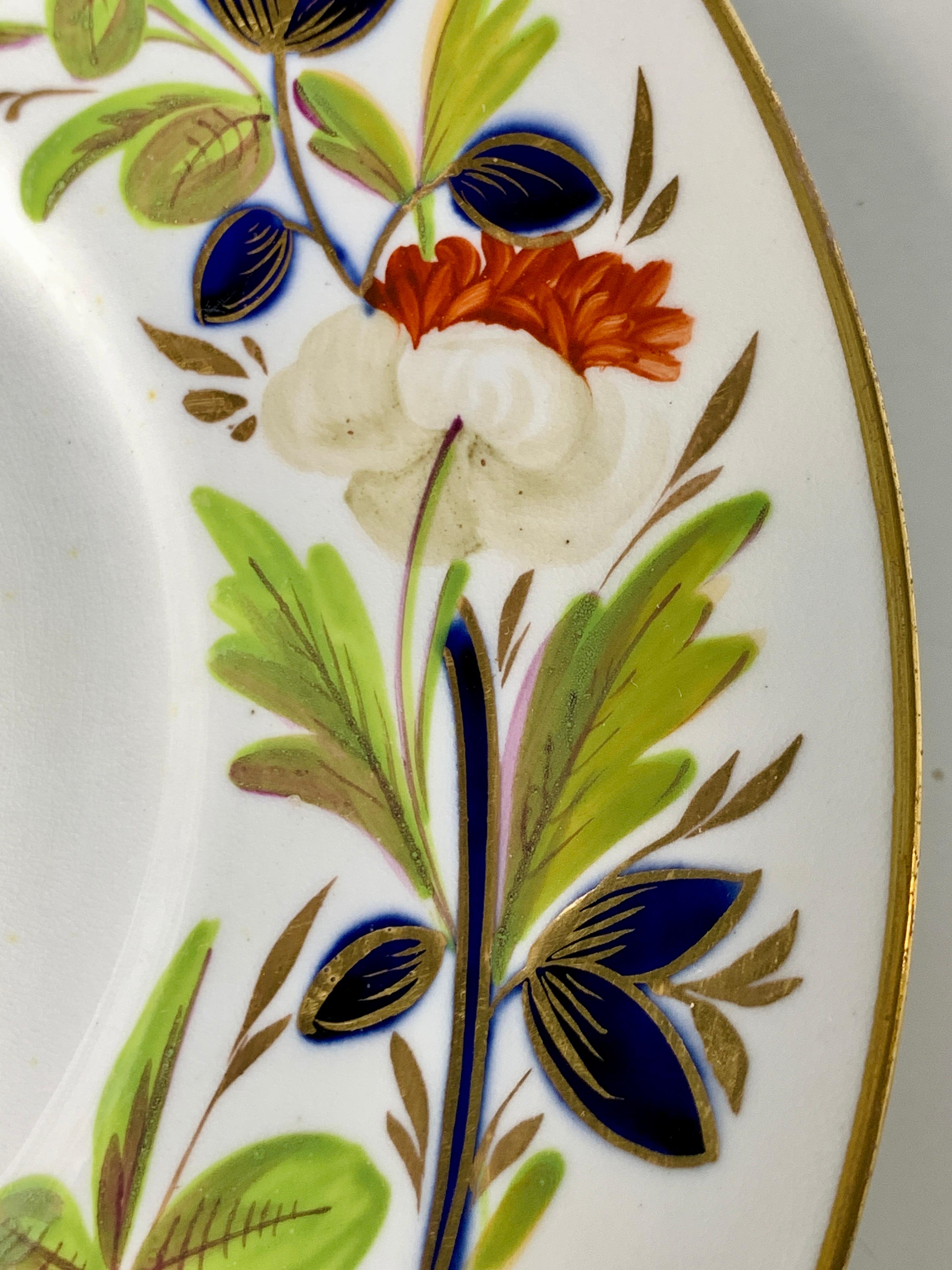 XIXe siècle Paire de plats anciens en porcelaine anglaise avec roses peintes à la main, Angleterre, vers 1830 en vente
