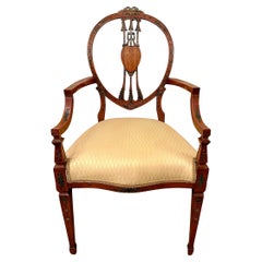 Pareja de Antiguos Sillones Ingleses de Madera Satinada, Circa 1890-1910.