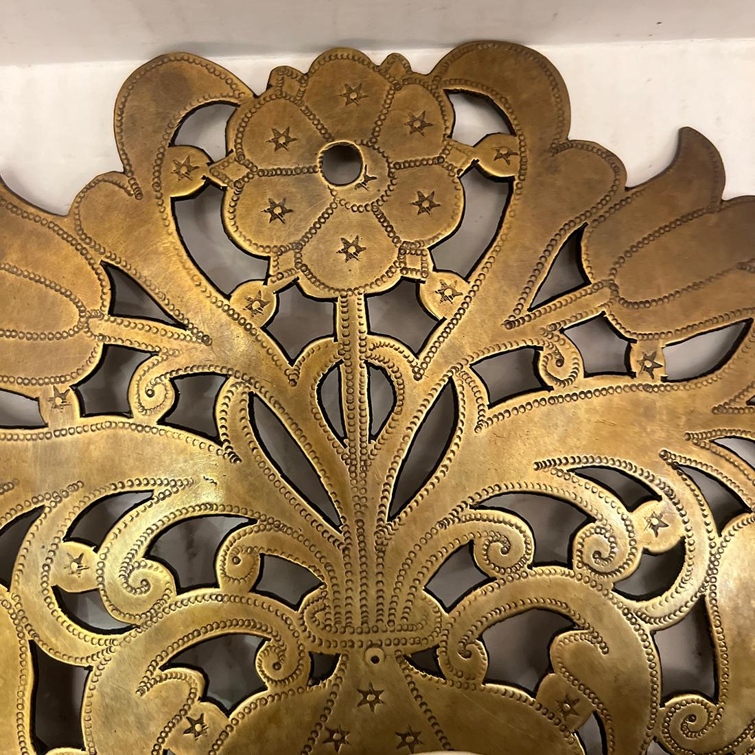 Pair of circa 1920's English antique repousse' brass sconces foliage motif.

Measurements:
Height: 8.75