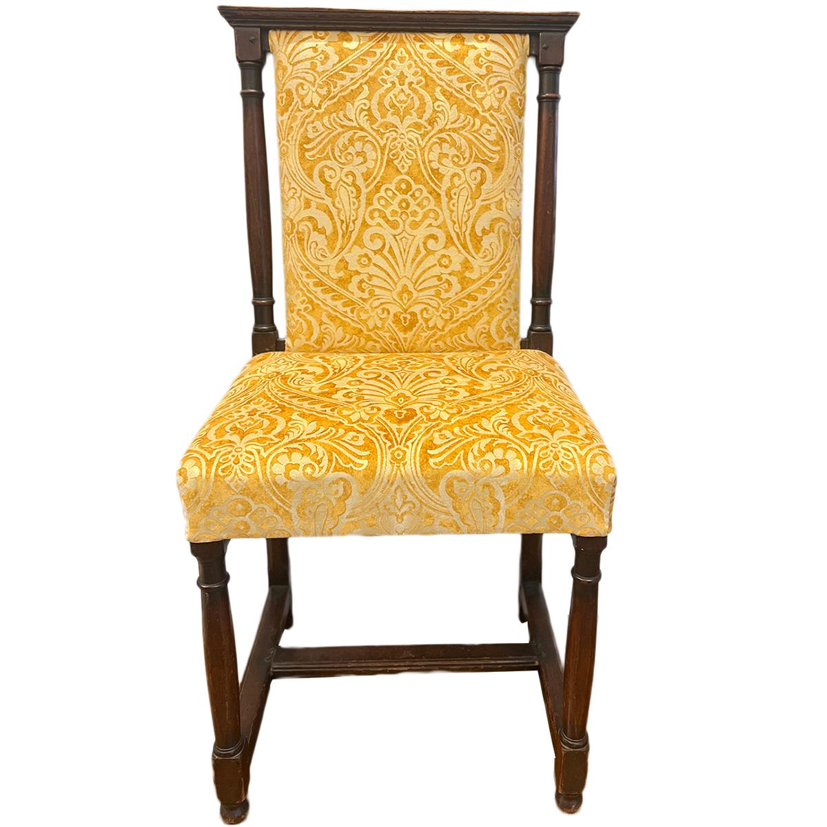 Paire de chaises en chêne anglaises du 19ème siècle avec tapisserie d'origine en points d'aiguille.

Mesures :
Hauteur : 39