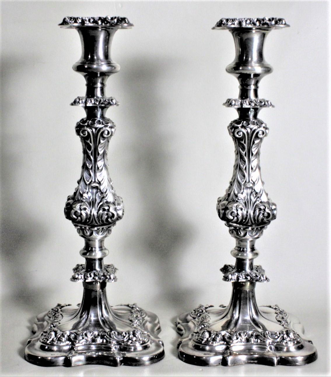 Edwardian Pair of Antique English Silver Plated Candlesticks with Chased Leaf Decoration For Sale