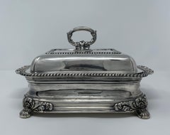 Paar antike englische versilberte Vorspeisenteller, um 1830-40