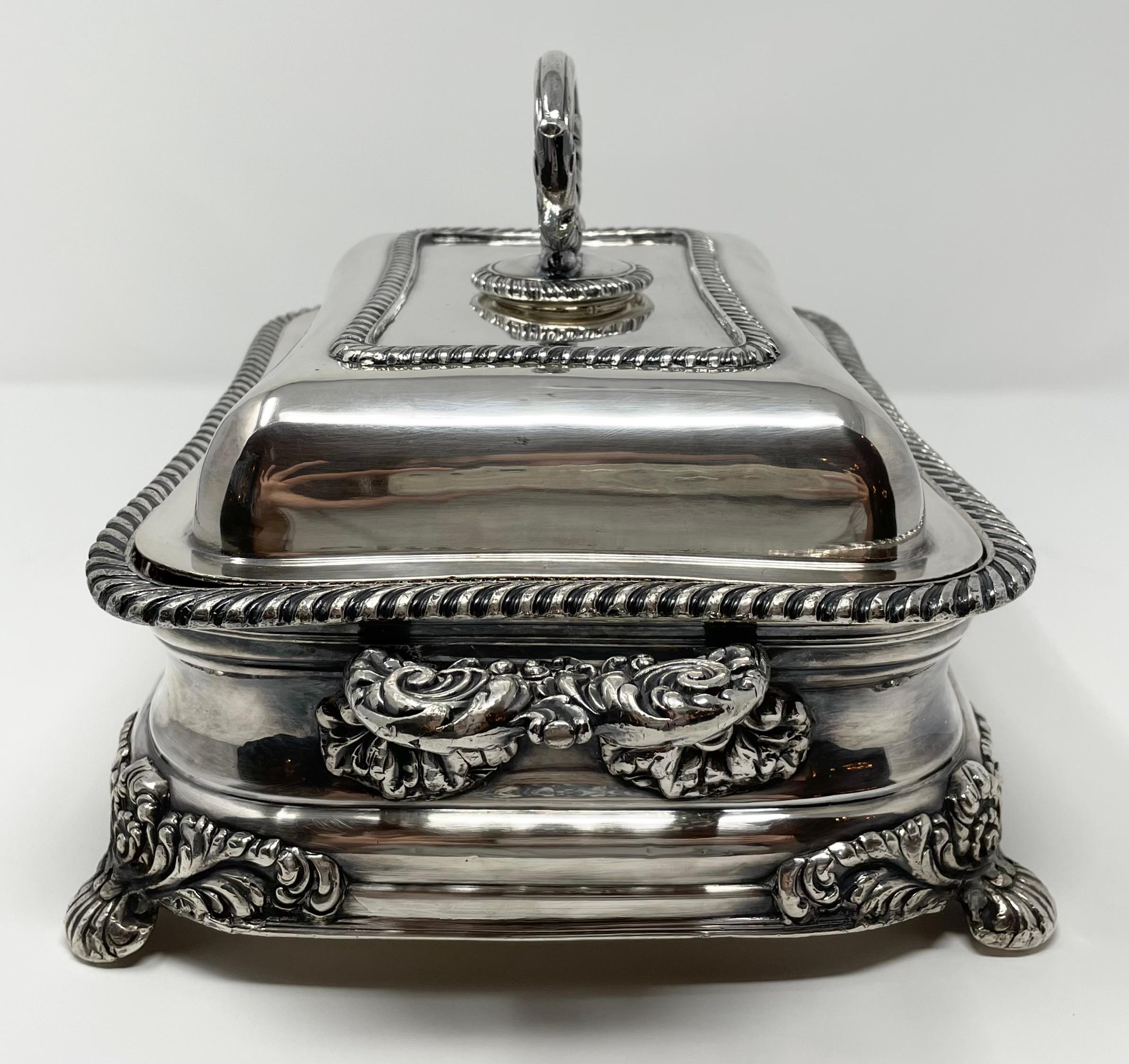 Pair of Antique English Silver Plated Entree Dishes, circa 1830-40 In Good Condition In New Orleans, LA